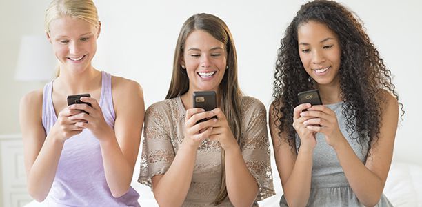 chicas-jóvenes-smartphone