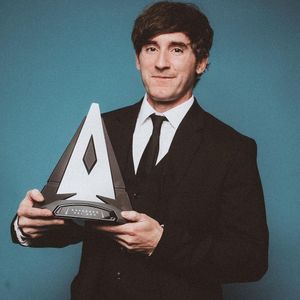 Luzu, ganador de la categoría 'Enfadado del año' en los Premios Esland 2023 Luzu, ganador de la categoría 'Enfadado del año' en los Premios Esland 2023