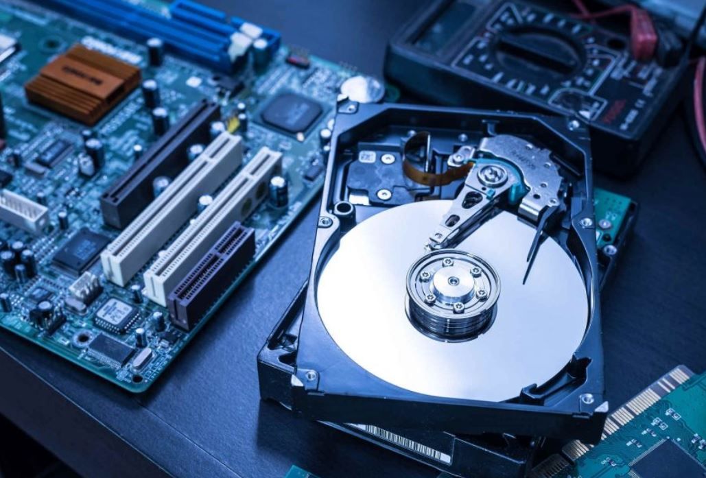 El disco duro mecánico hace ruido al leer y grabar datos El disco duro mecánico hace ruido al leer y grabar datos