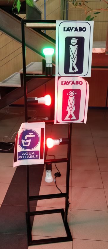 Bombillas inteligentes que regulan el acceso a los lavabos de Ticnova en la primera fase de la pandemia