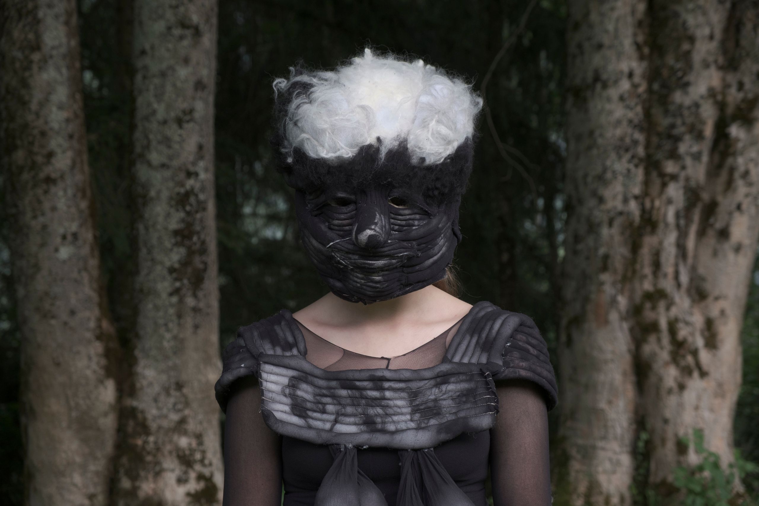 Projet de diplôme master design espace et communication noemie castella, costumes traditionnels suisse pour femme scénographie primitive