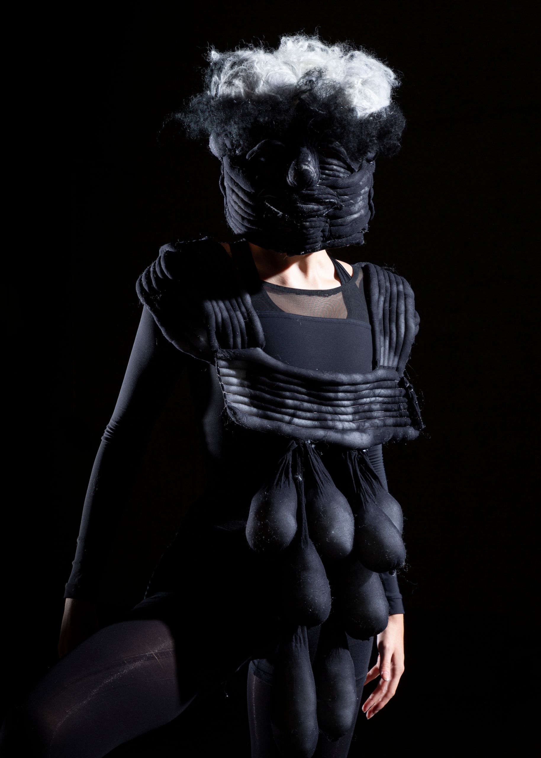 Projet de diplôme master design espace et communication noemie castella, costumes traditionnels suisse pour femme scénographie primitive