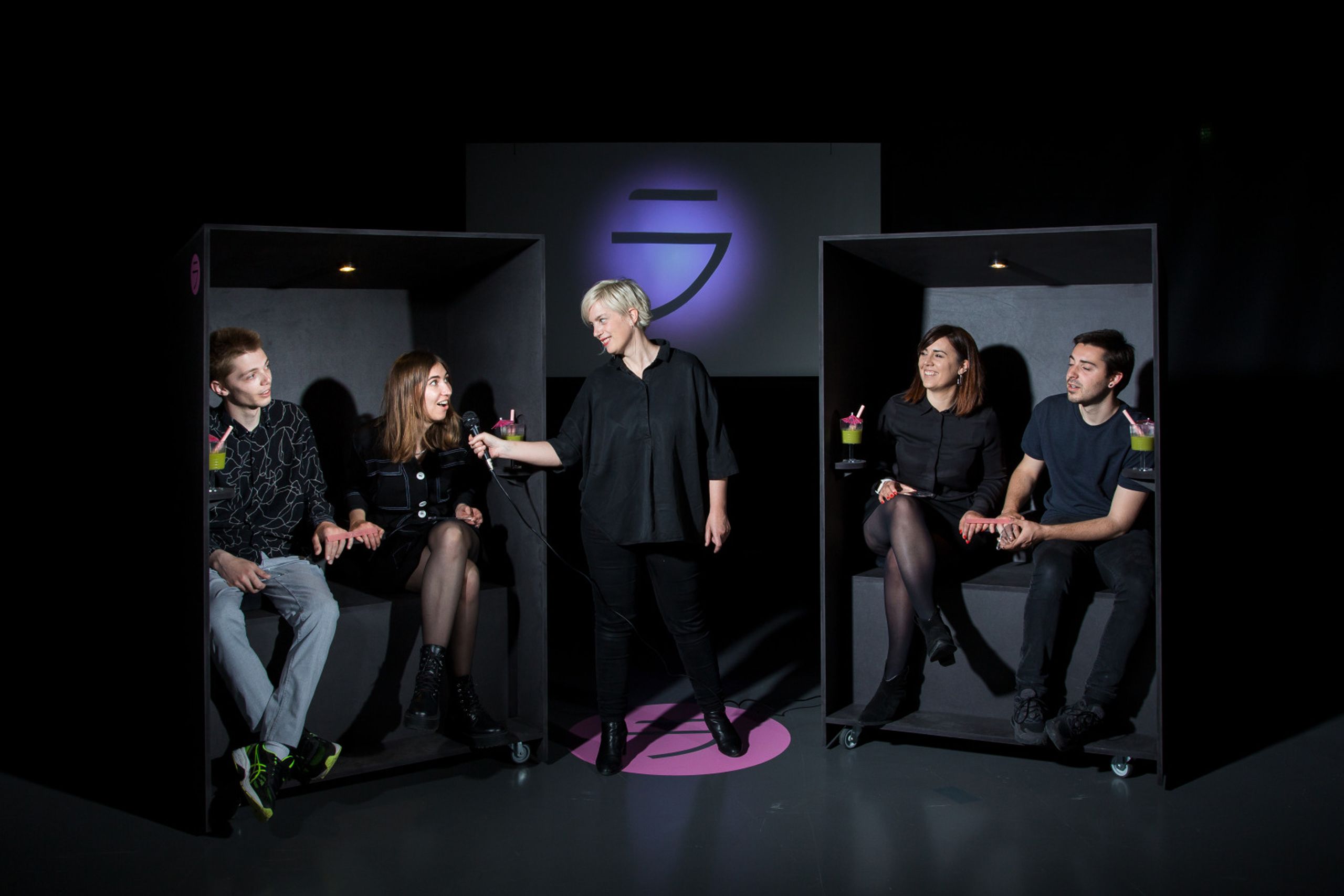 Project of master design space and communication julia pelichet, two cabins are facing a projection screen where a reality TV movie is broadcasted