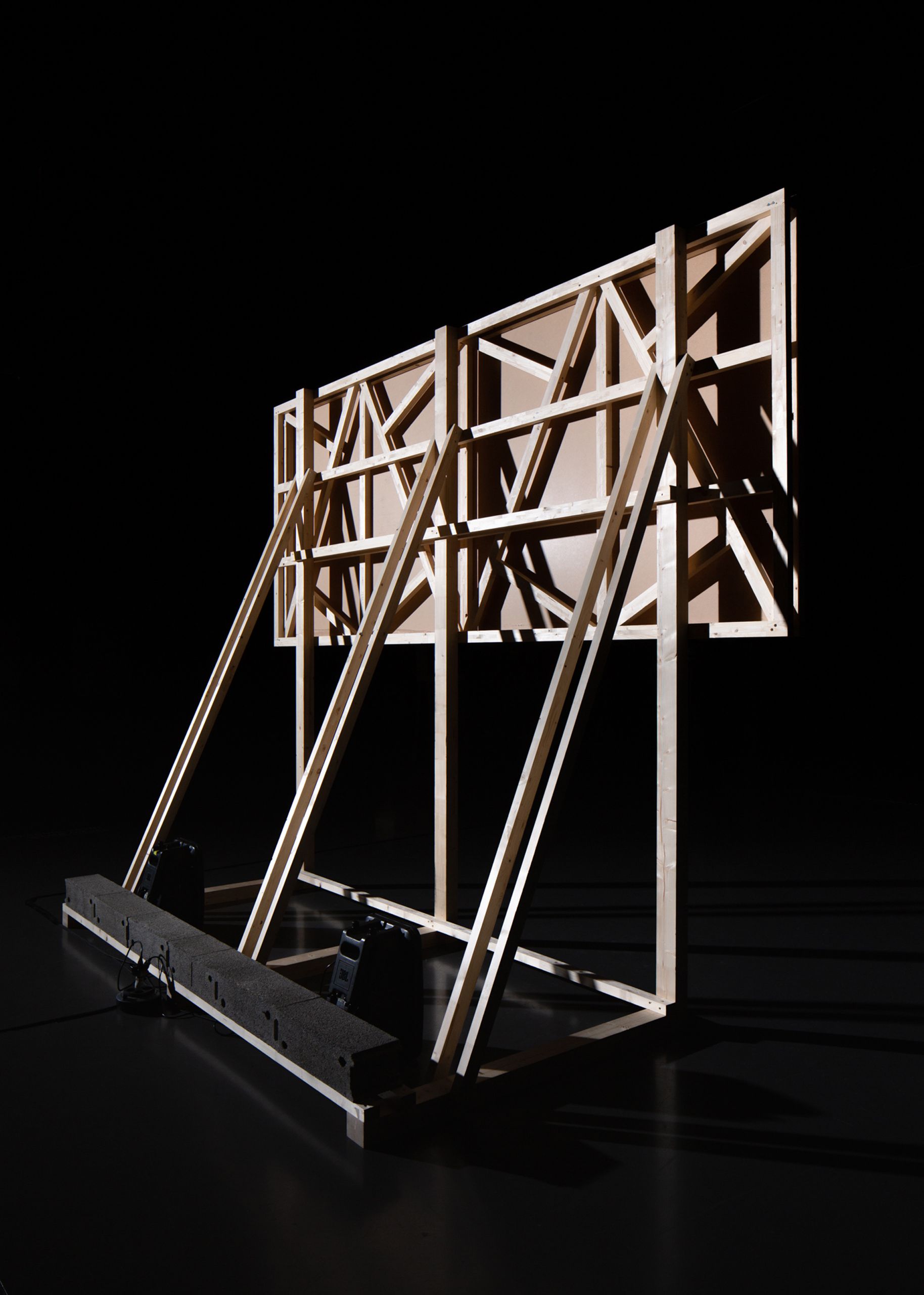 Projet de diplôme master design espace et communication tanguy benoit, installation composée de quatre modules pour l'expérimentation cinématographique