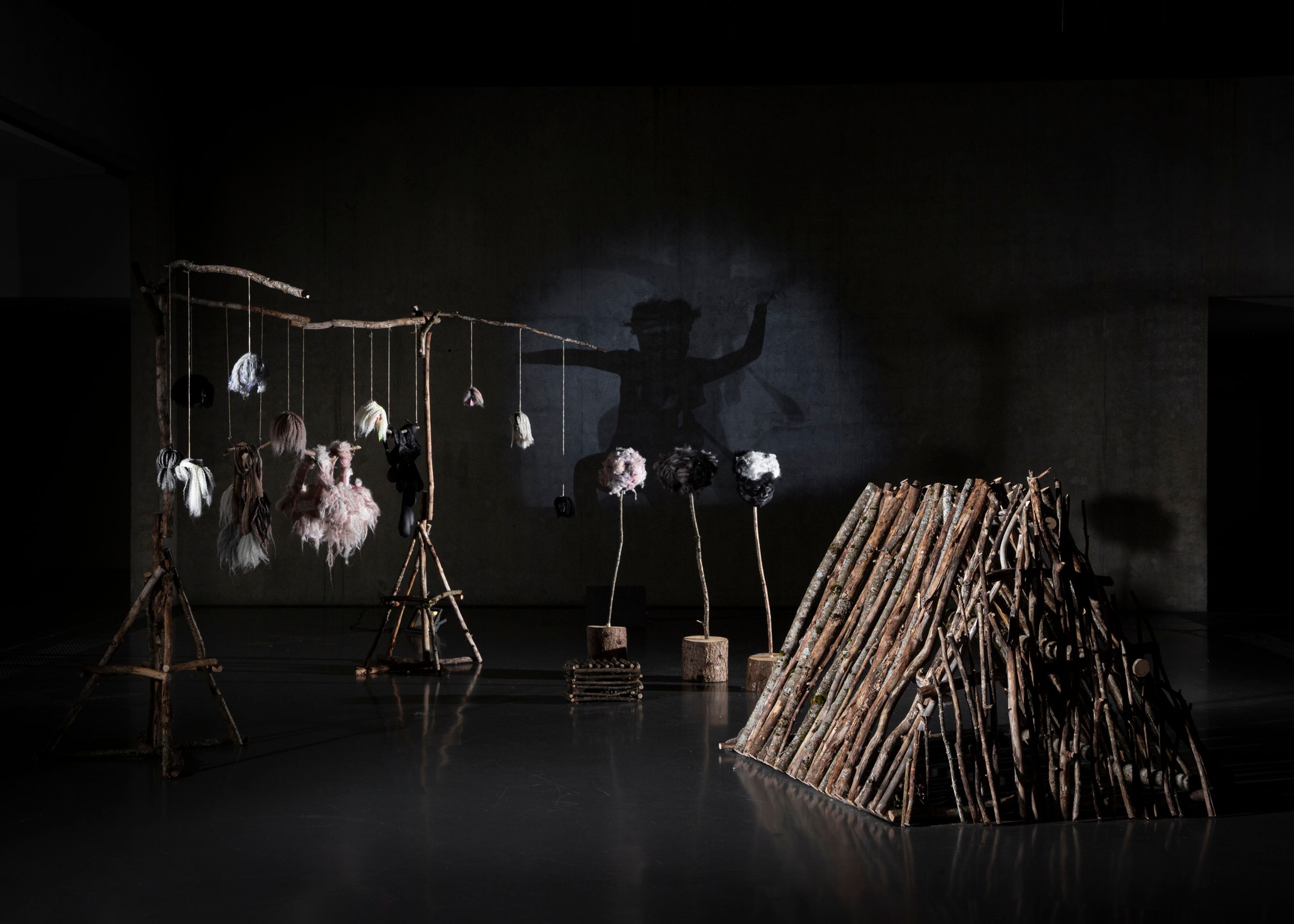 Projet de diplôme master design espace et communication noemie castella, costumes traditionnels suisse pour femme scénographie primitive