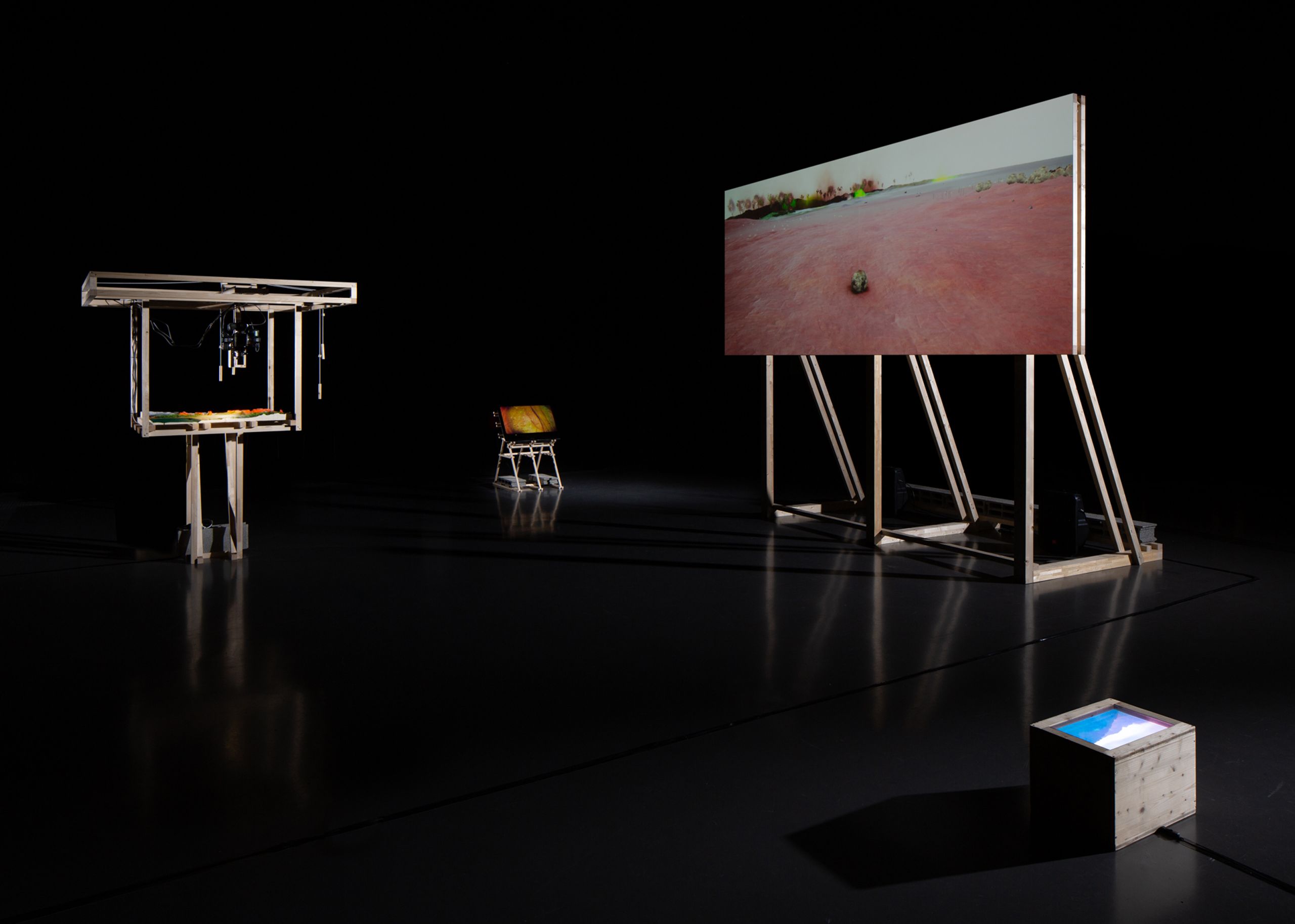 Projet de diplôme master design espace et communication tanguy benoit, installation composée de quatre modules pour l'expérimentation cinématographique