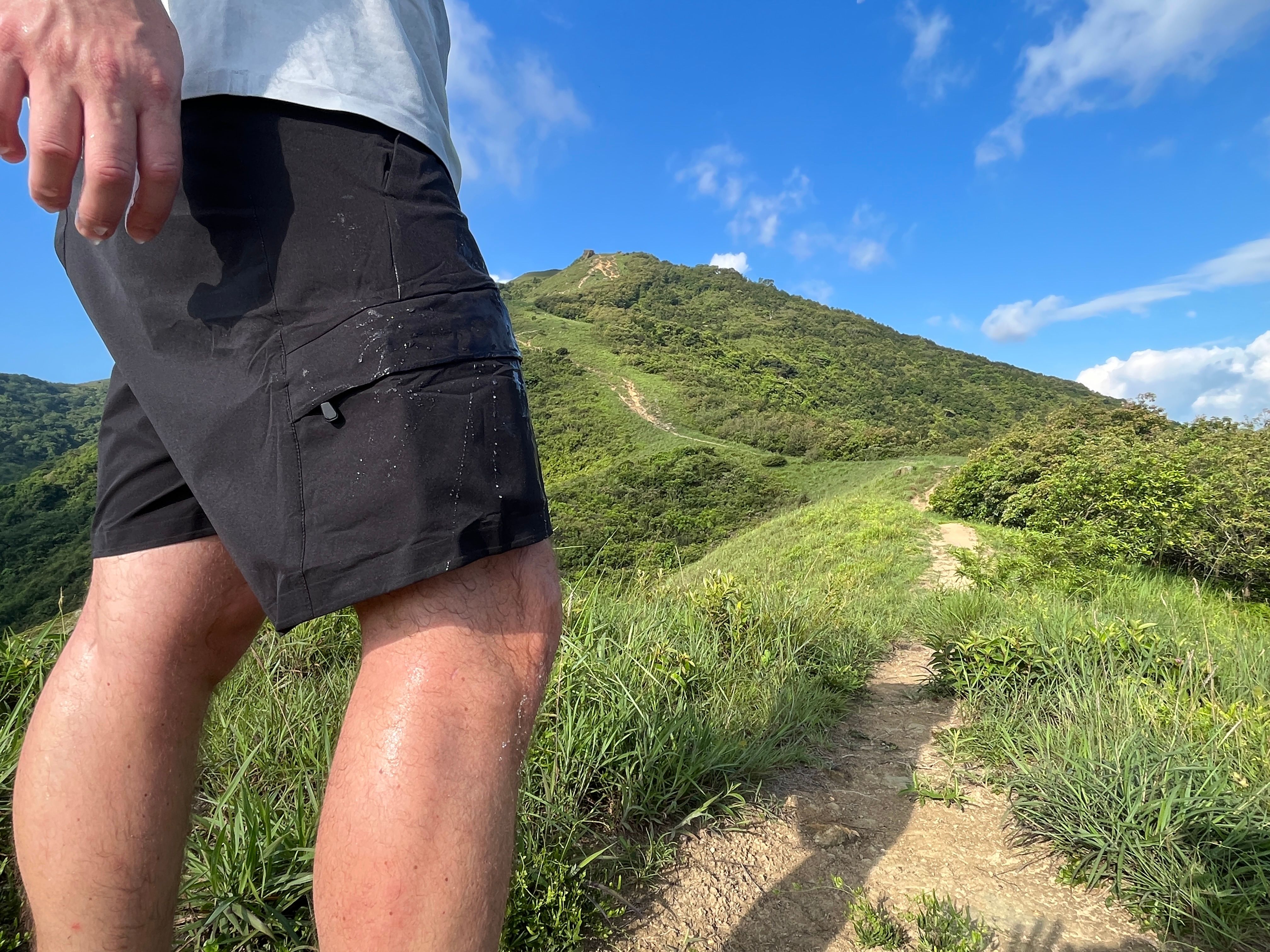 値下げ不可新品 BREATHABLE TRAIL SHORTS グレー/ブラック 新品 BREATHABLE TRAIL SHORTS グレー/ブラック