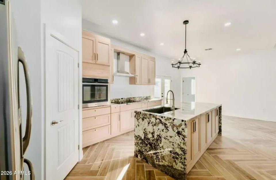 Main House 1900 sq ft (Main House 1900, Glendale, AZ) — photo 5 of 10