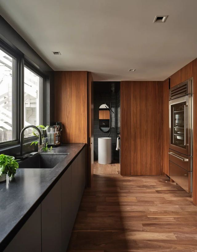 Project photograph published on the Perez Construction website