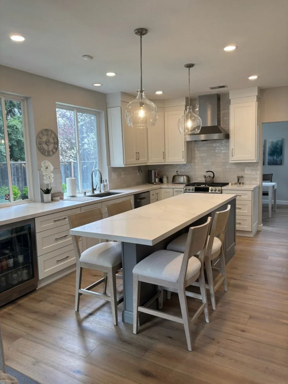 Kitchen with a central island and pendant lighting