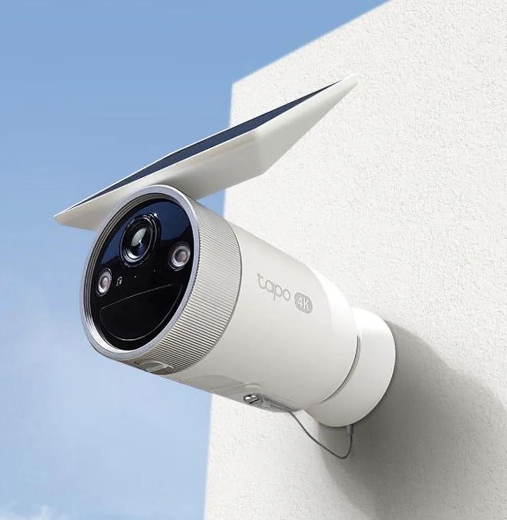 Pan tilt camera outdoors