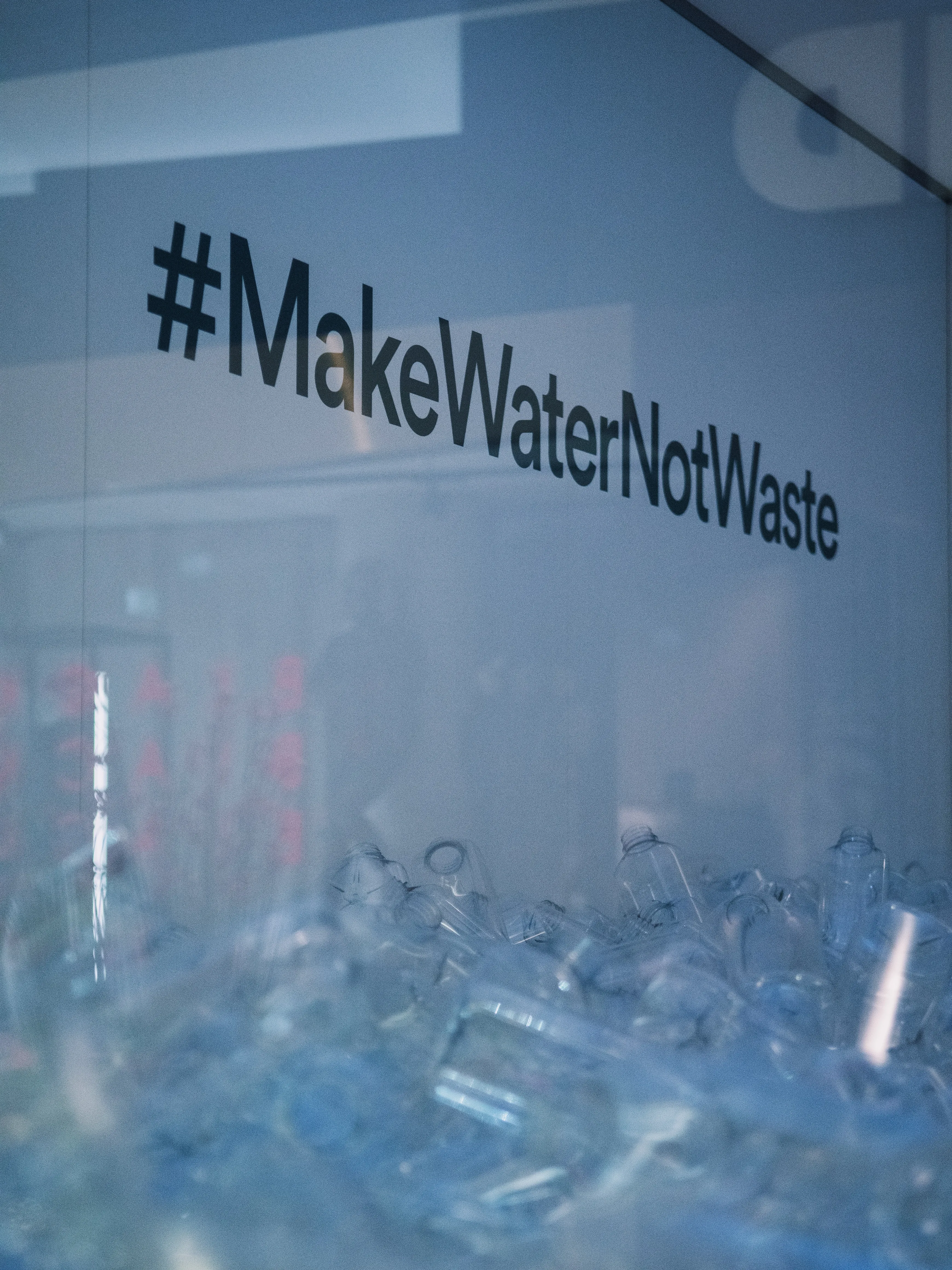 An ad for the Mitte water purifier stating "#makewaternotwaste"