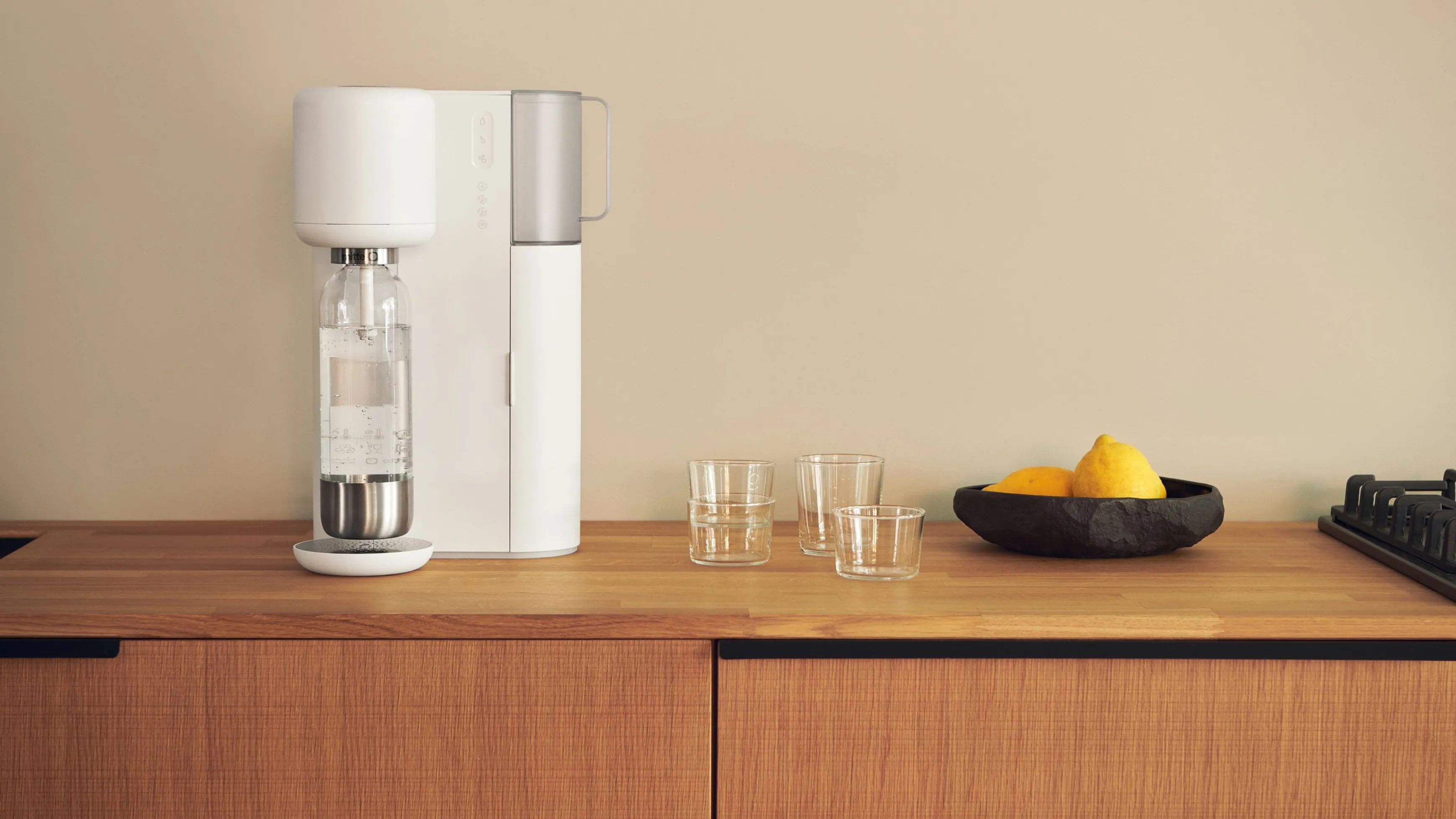 The mitte water purifier on a wooden kitchen counter
