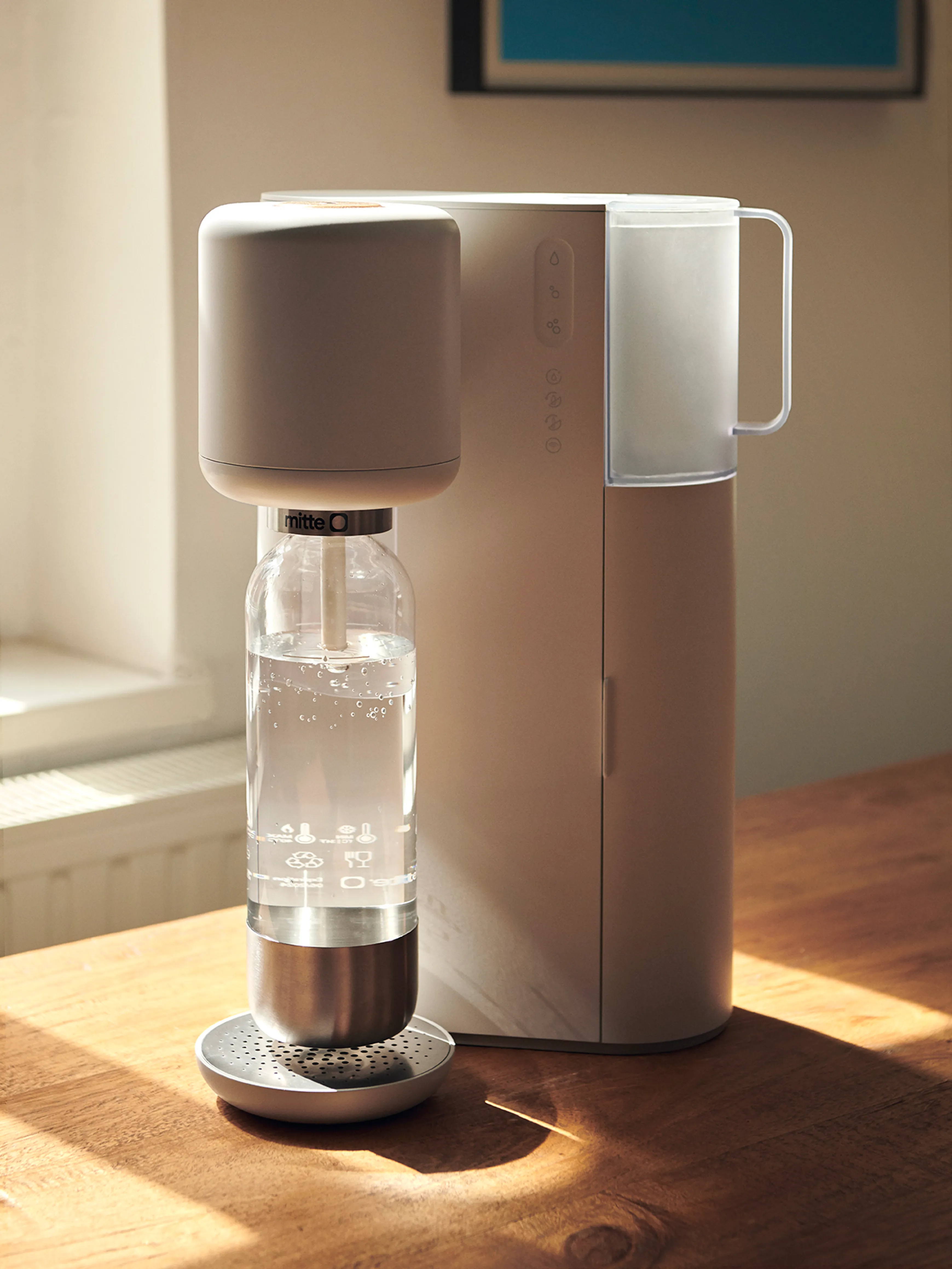 Mitte water purifier on a wooden tabletop
