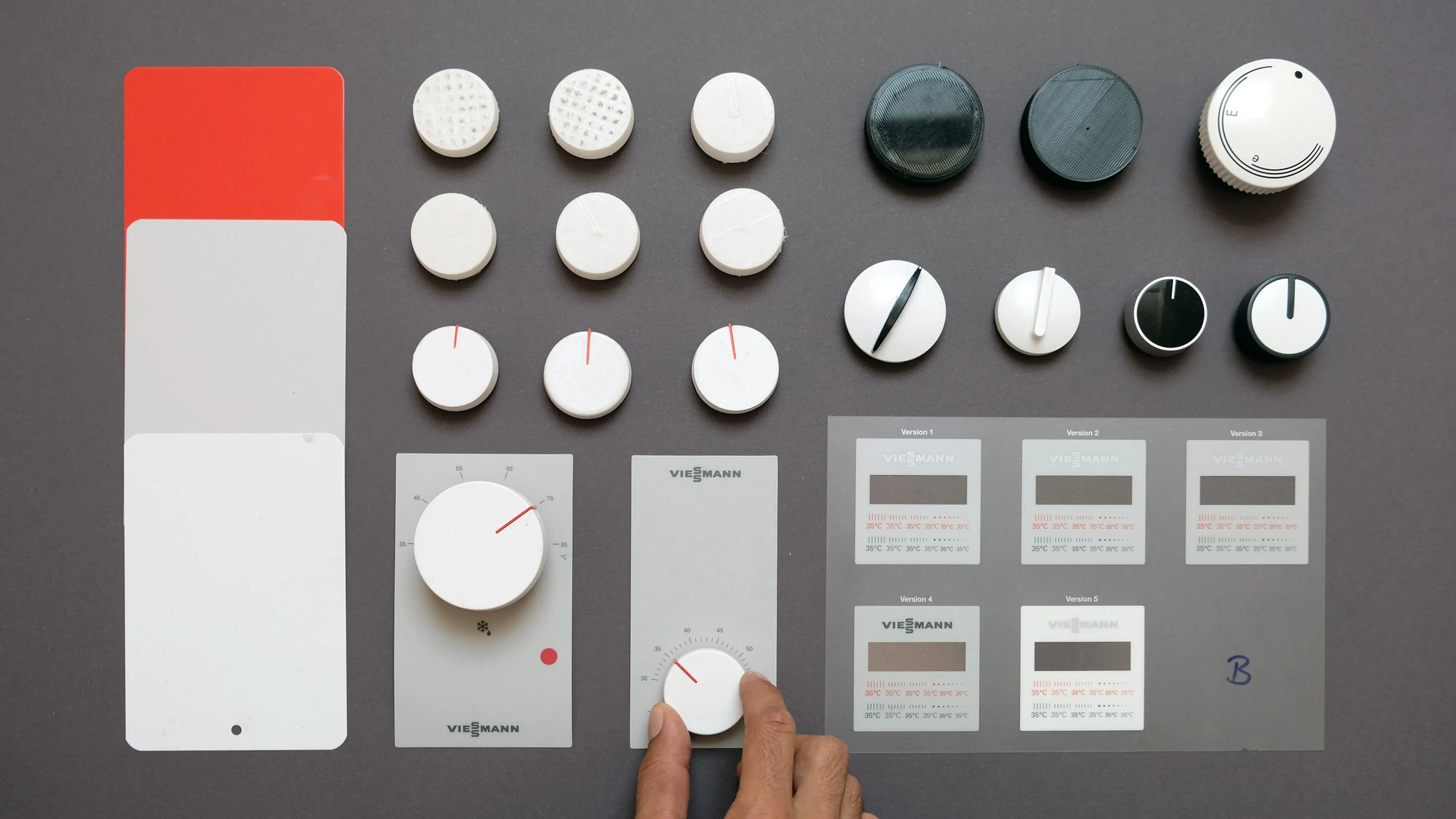 Models of different rotating knobs with Viessmann branding