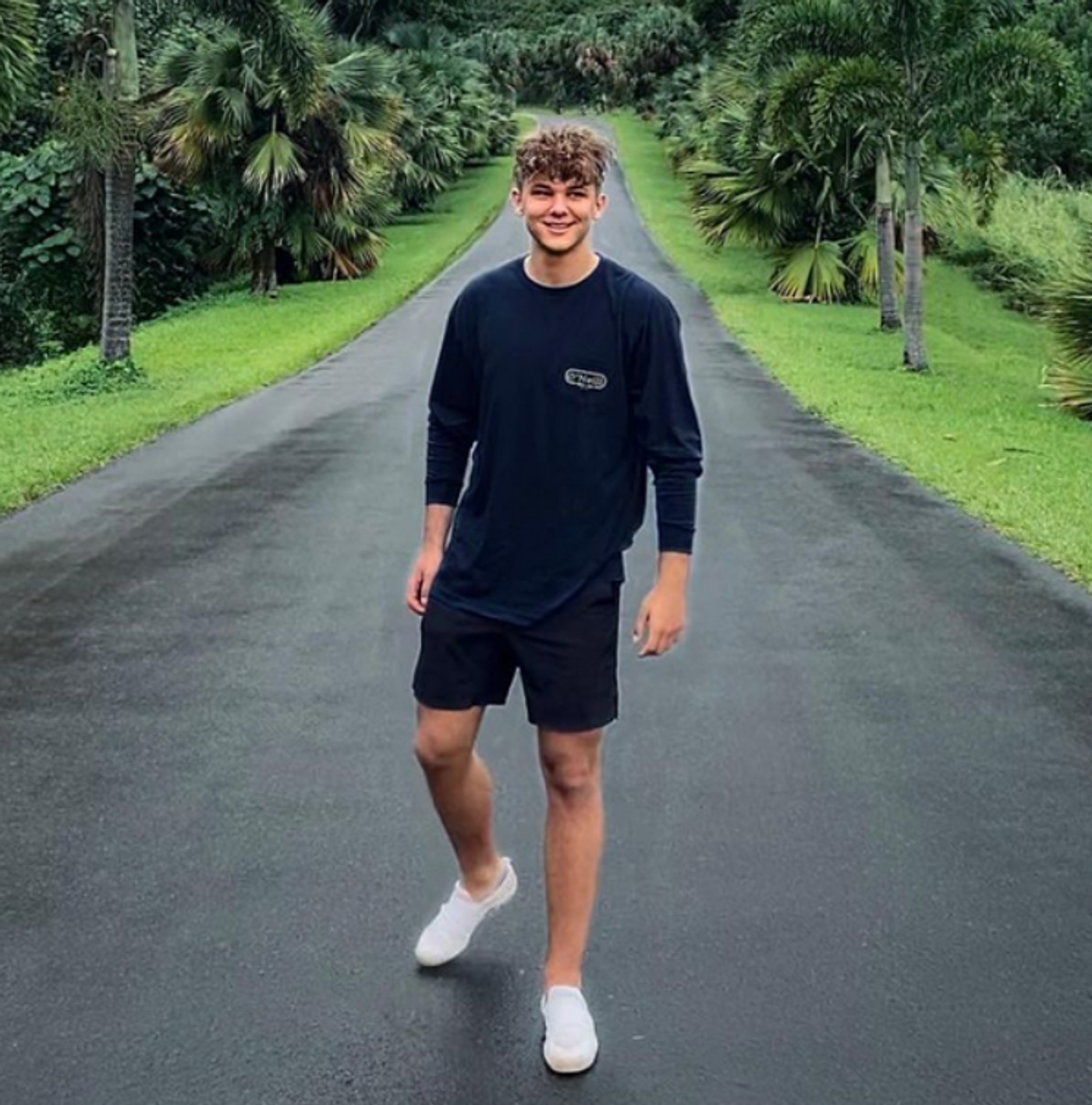 Image of Biaheza posing outdoors.