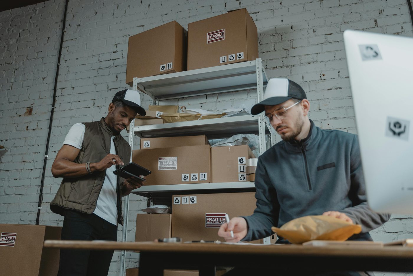Image of dropshipping staff at work.