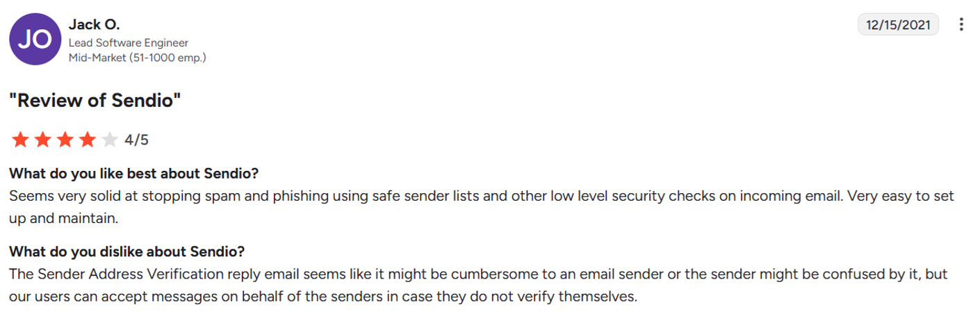 Screenshot of Sendvio review on Shopify App Store mentioning email delivery issues.