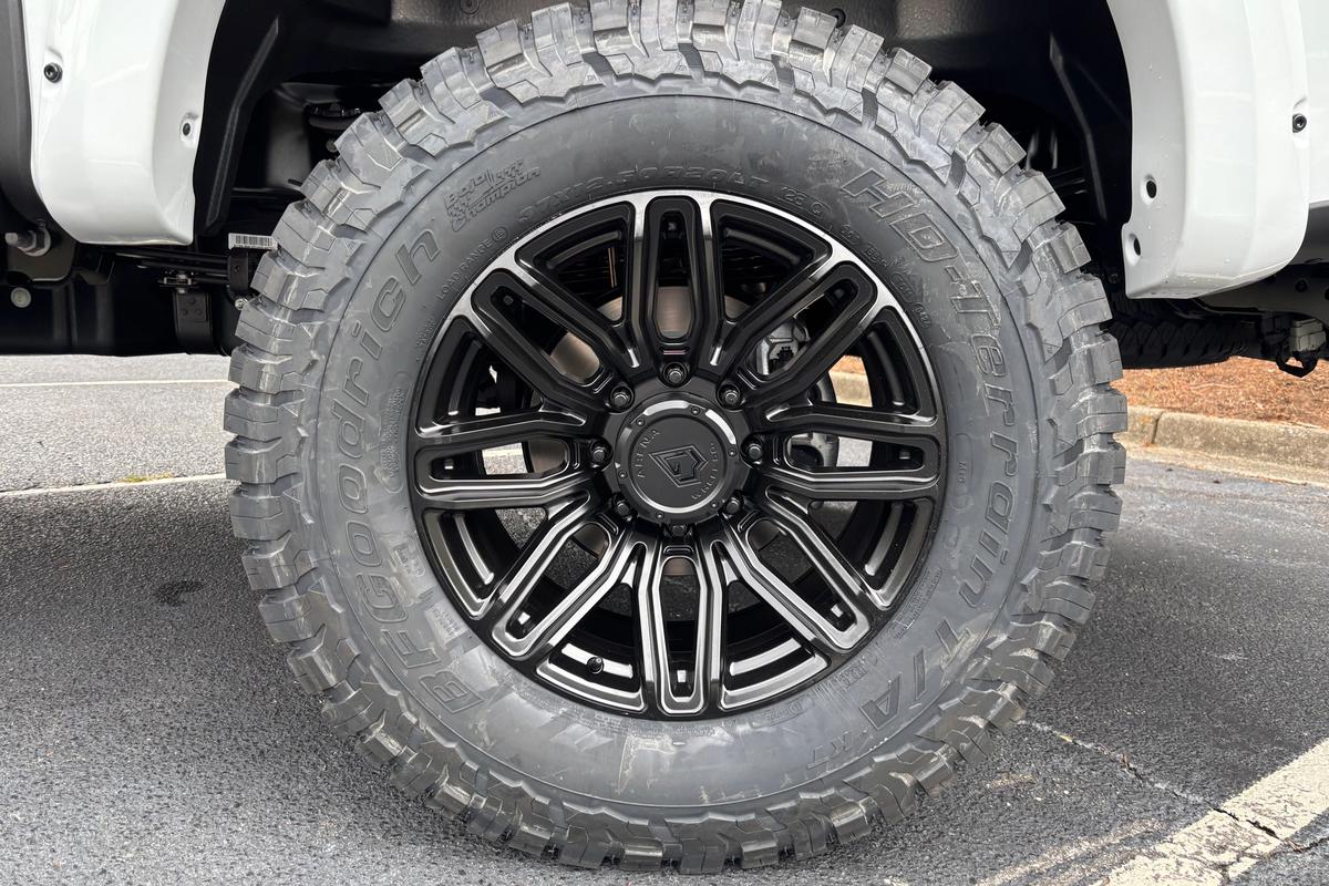 TSport Valor Gallery Image 16