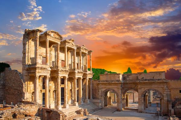 Best Time to Visit Ephesus: Month-by-Month Guide to Crowds, Heat & Light