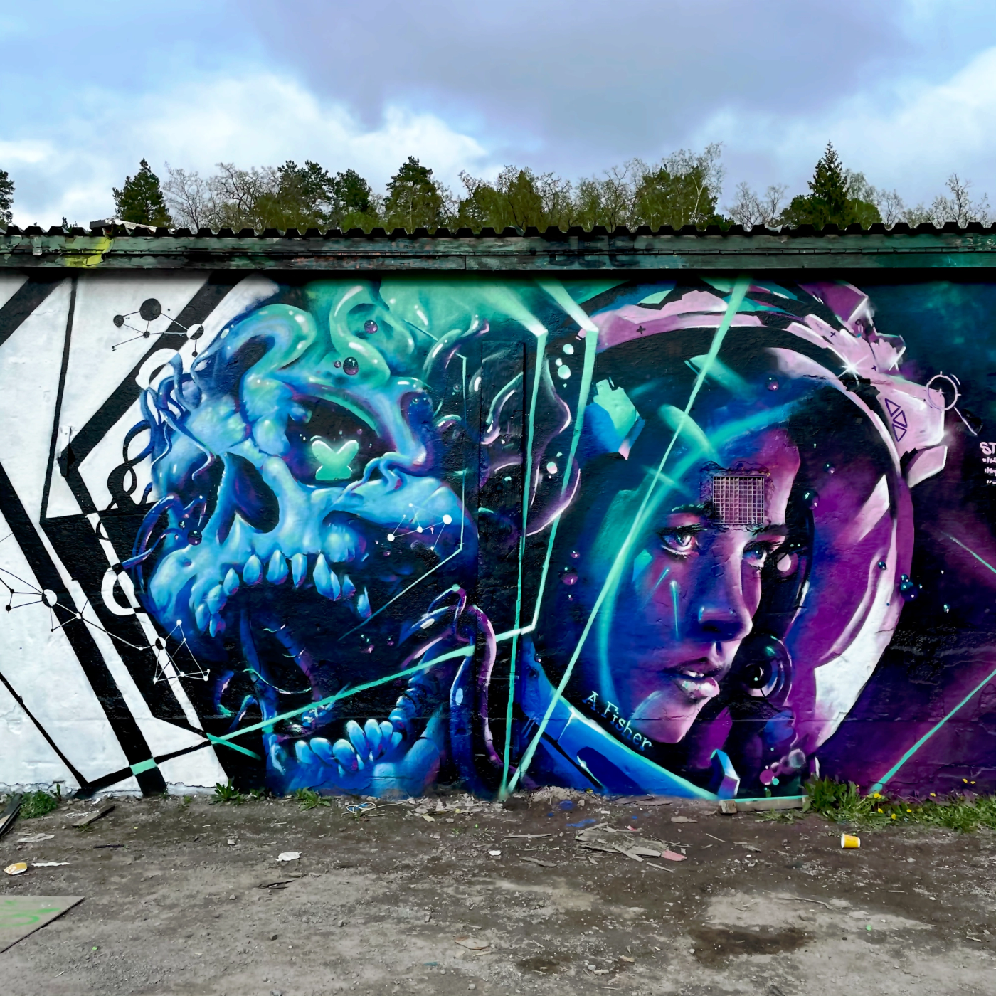 Graffitimålning i Snösätra av en blå dödskalle med tentakler bredvid en kvinnlig astronaut, en hyllning till Anna Lee Fisher. Graffiti mural in Snösätra of a blue skull with tentacles beside a female astronaut, a tribute to Anna Lee Fisher.