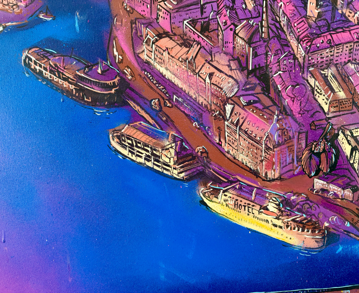 Detalj ur Södermalmsmålningen med Münchenbryggeriet och båtar längs Söder Mälarstrand. Detail of the Södermalm canvas with Münchenbryggeriet and boats along Söder Mälarstrand.