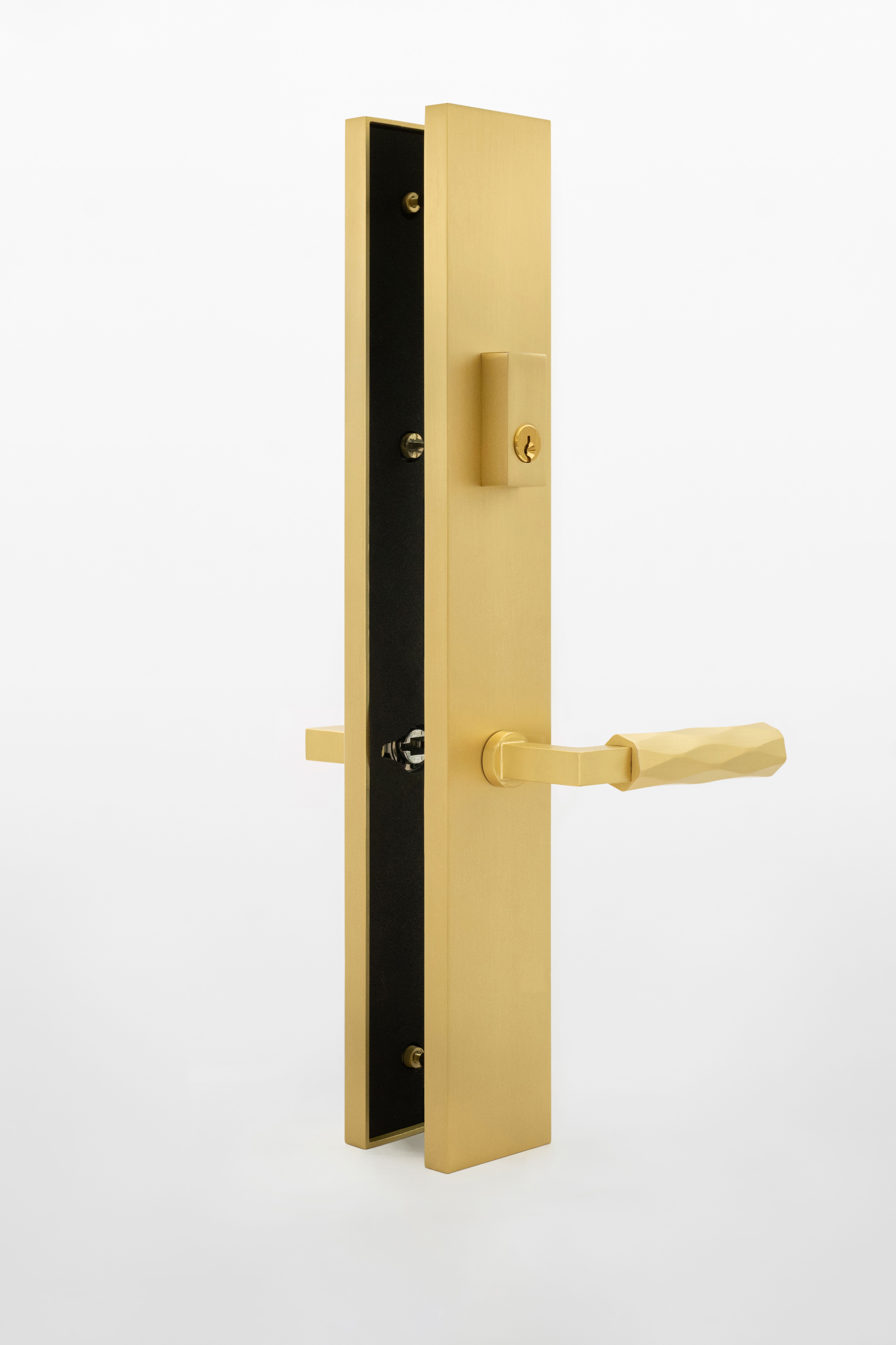 Royal Tall Modern Plate