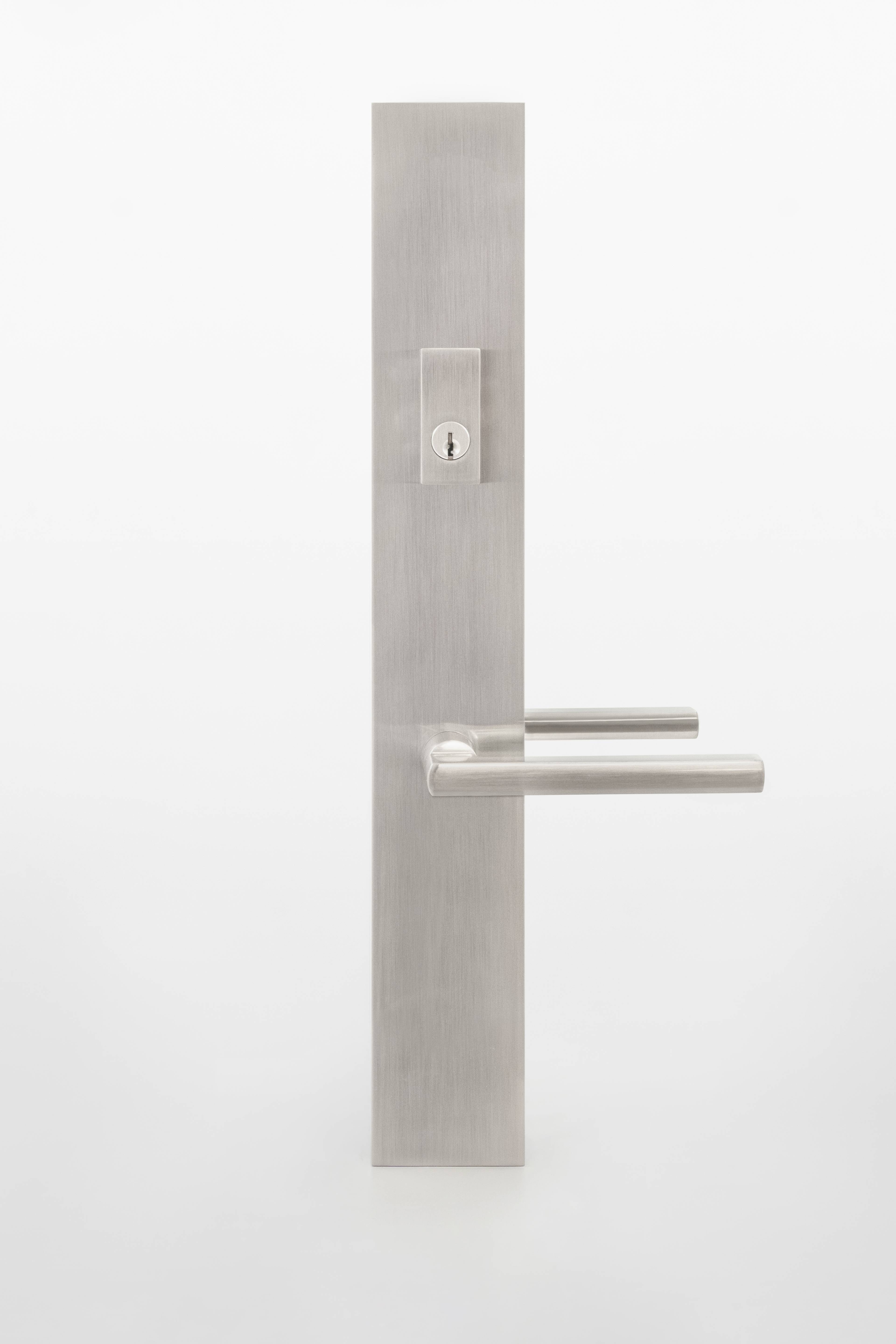 Legacy Tall Modern Plate