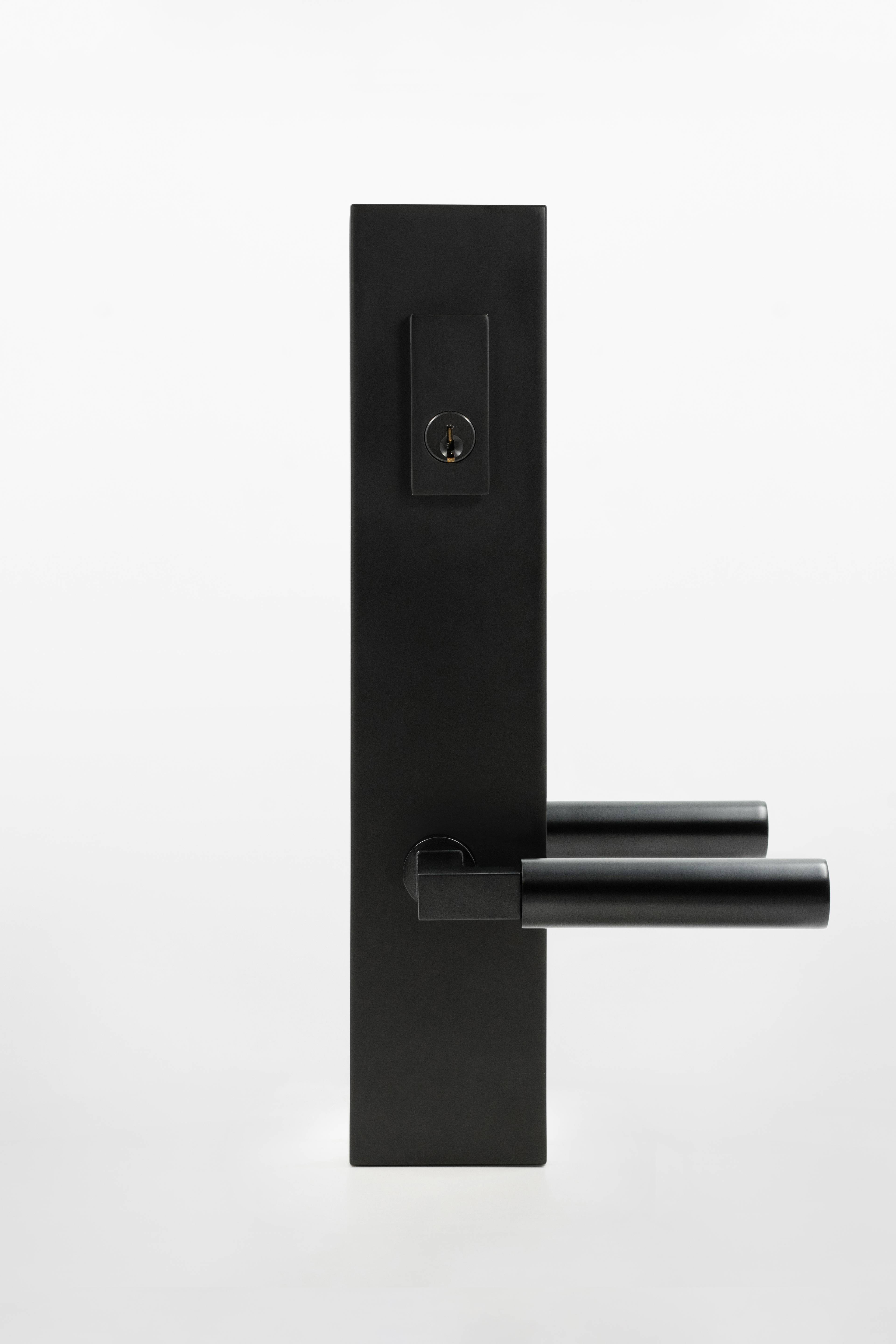 Aviator Short Modern Plate