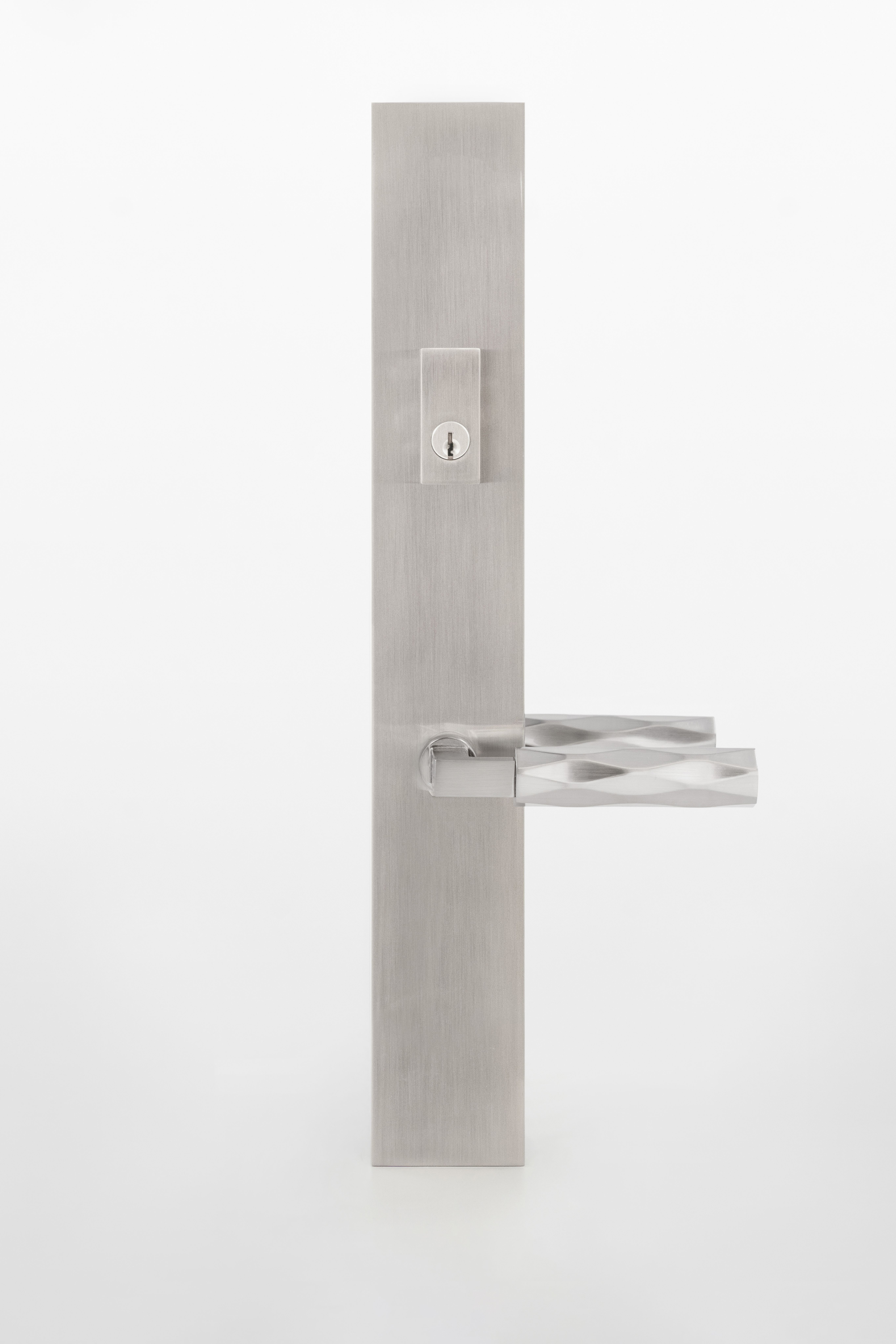 Royal Tall Modern Plate