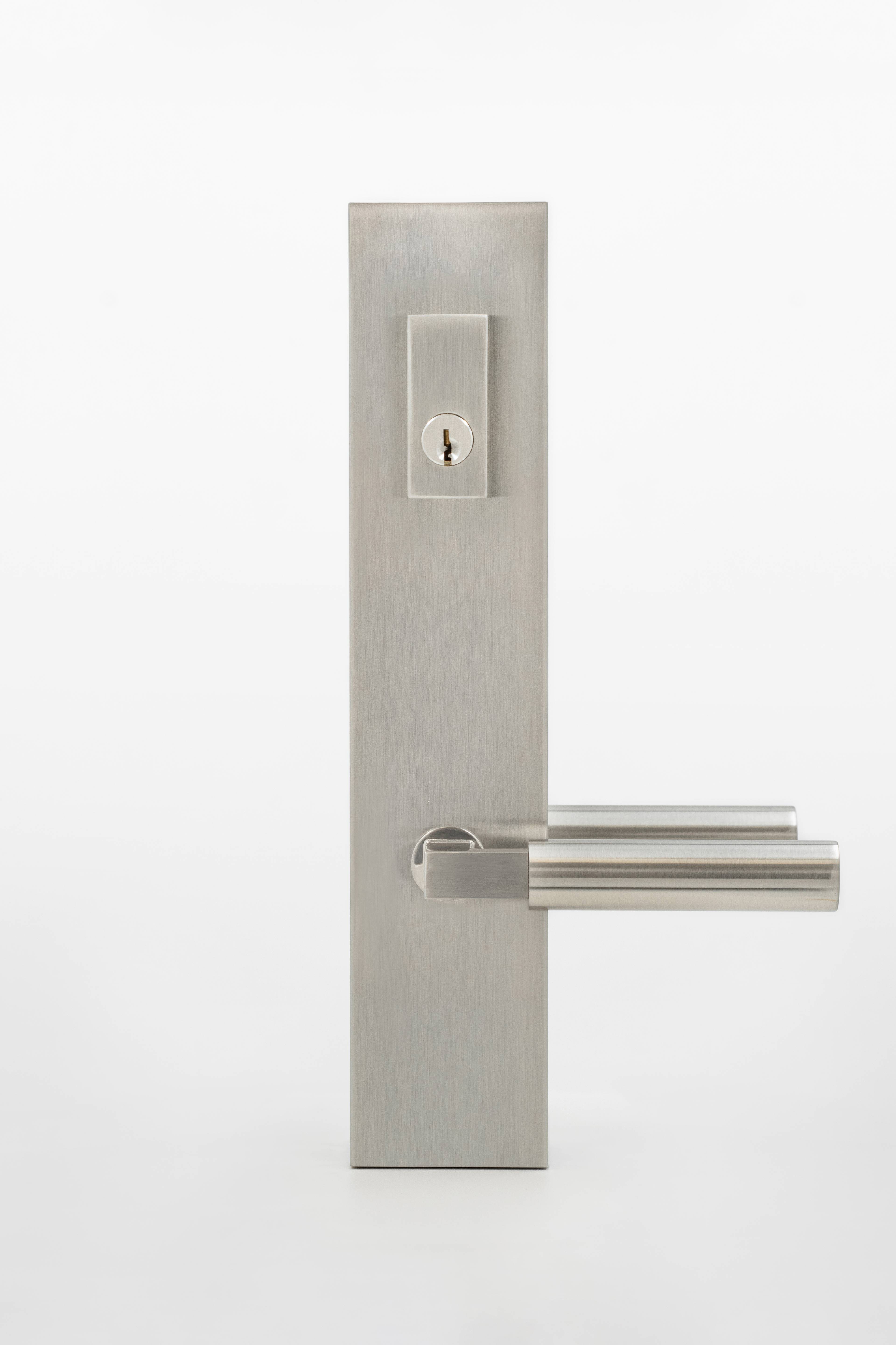 Aviator Short Modern Plate