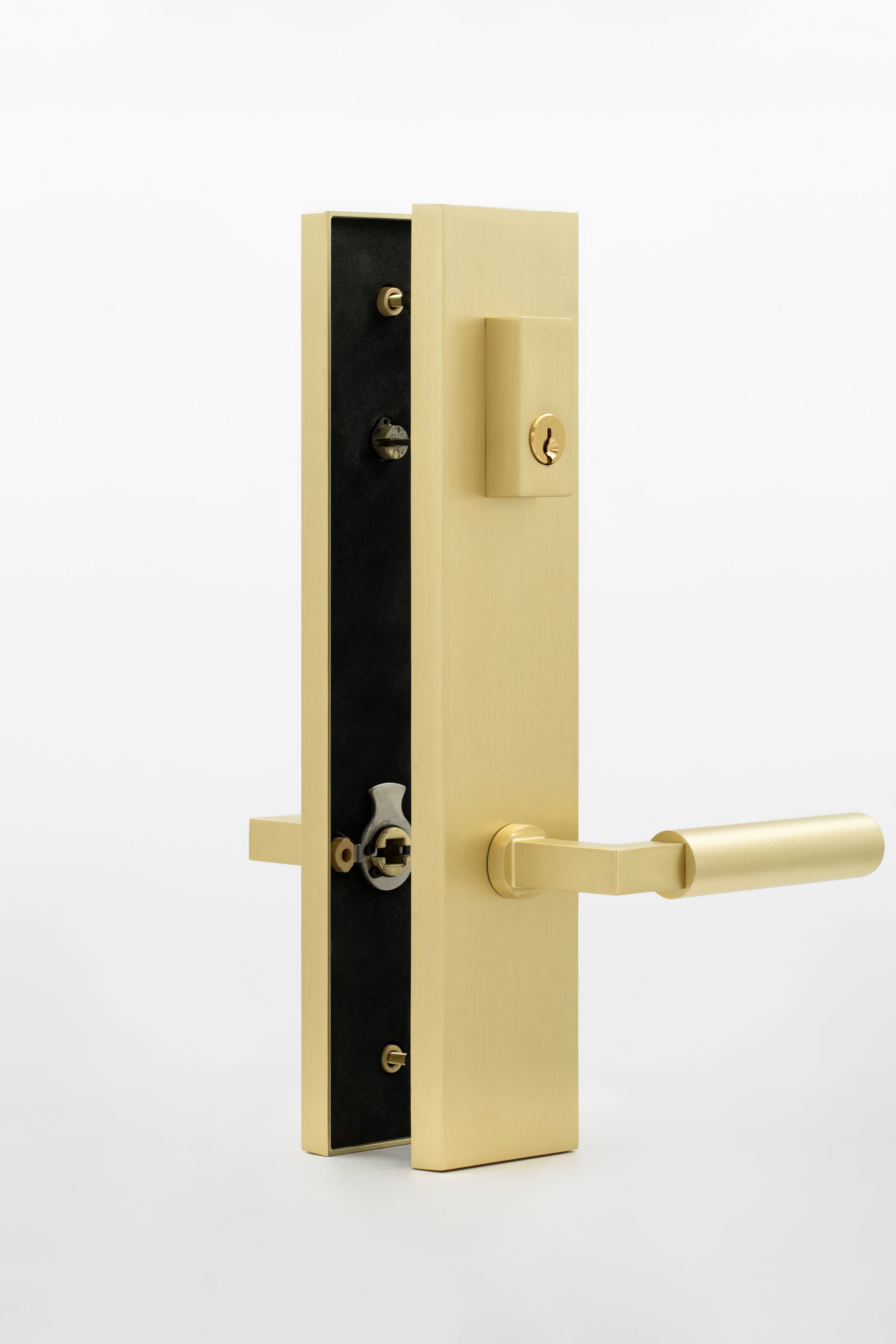 Aviator Short Modern Plate