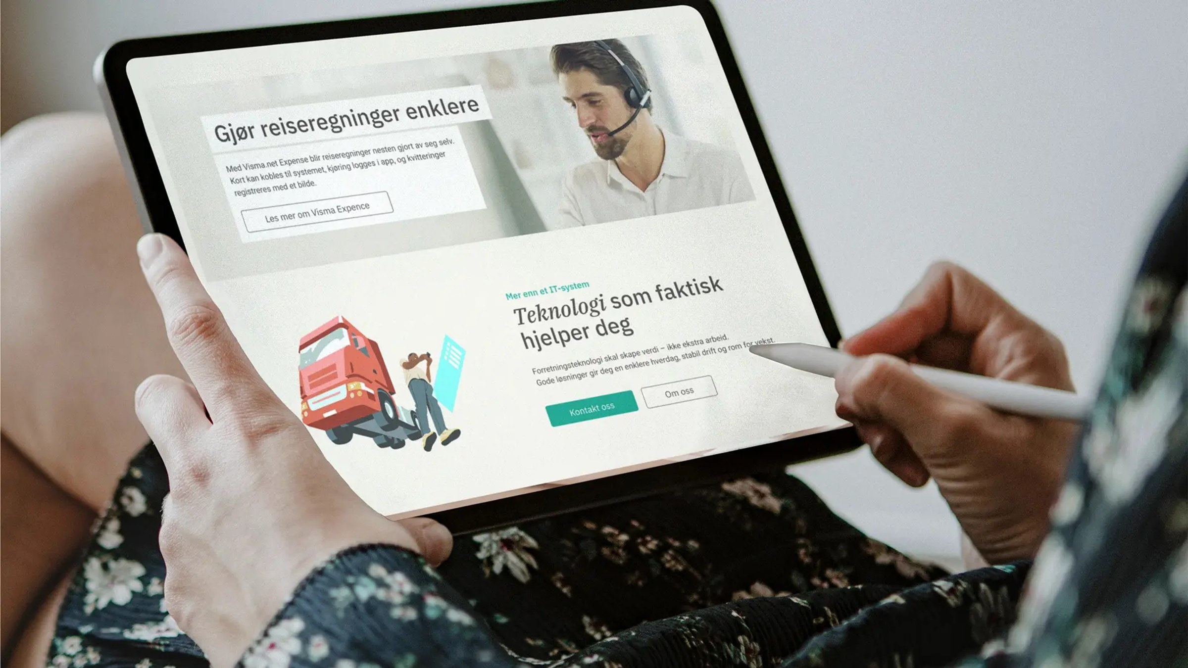 En person som scroller på Abacus sin nettside.