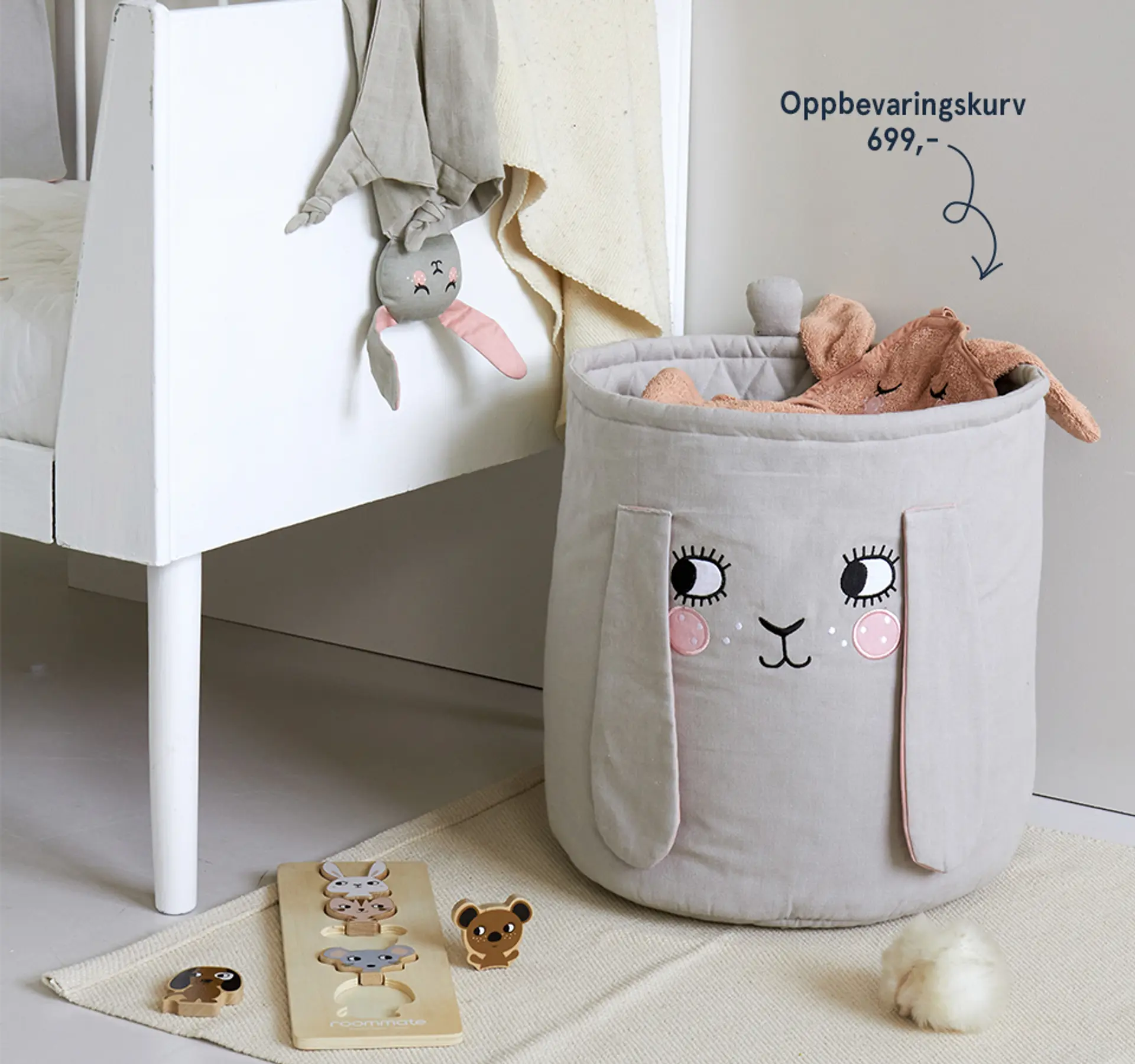 Fotografi av barn med oppbevaringskurv fra Roommate.