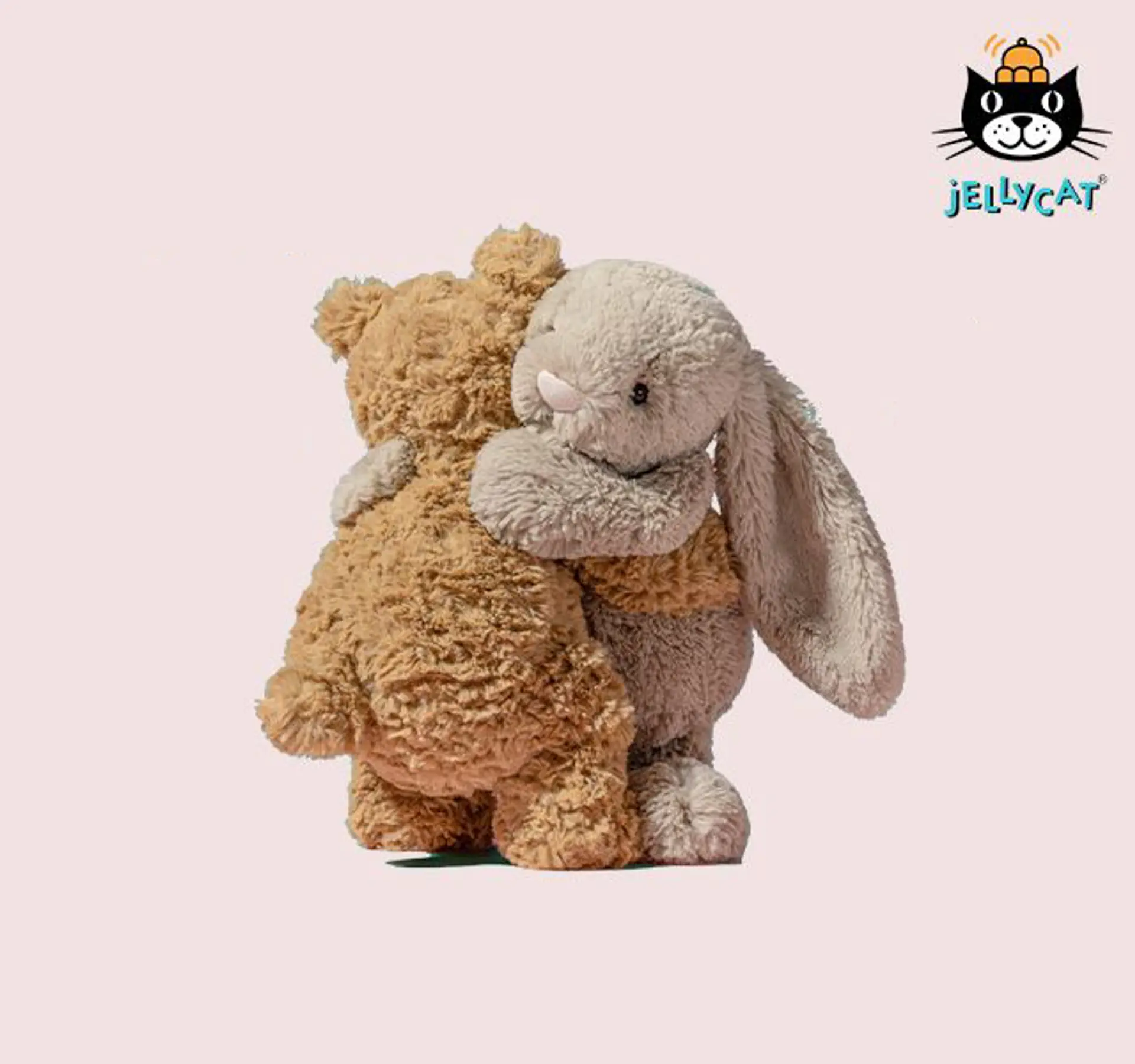 Jellycat Bartholomew bear og Bashful bunny gir hverandre en klem. Illustrasjonsbilde.