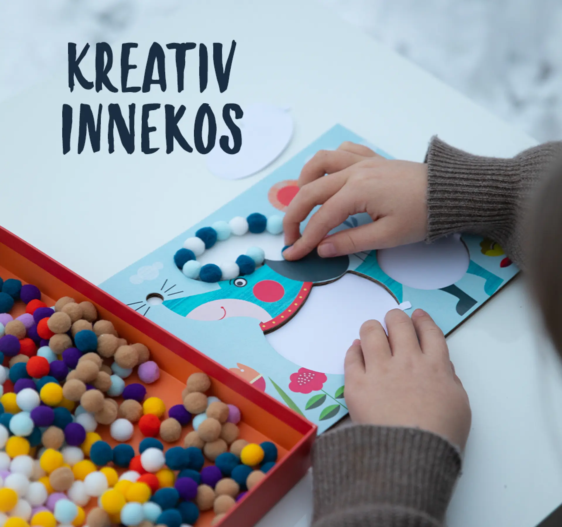 Slipp fantasien løs med kreativ innekos. Fotografi av hobbysettet "pynt hunder med pompoms".