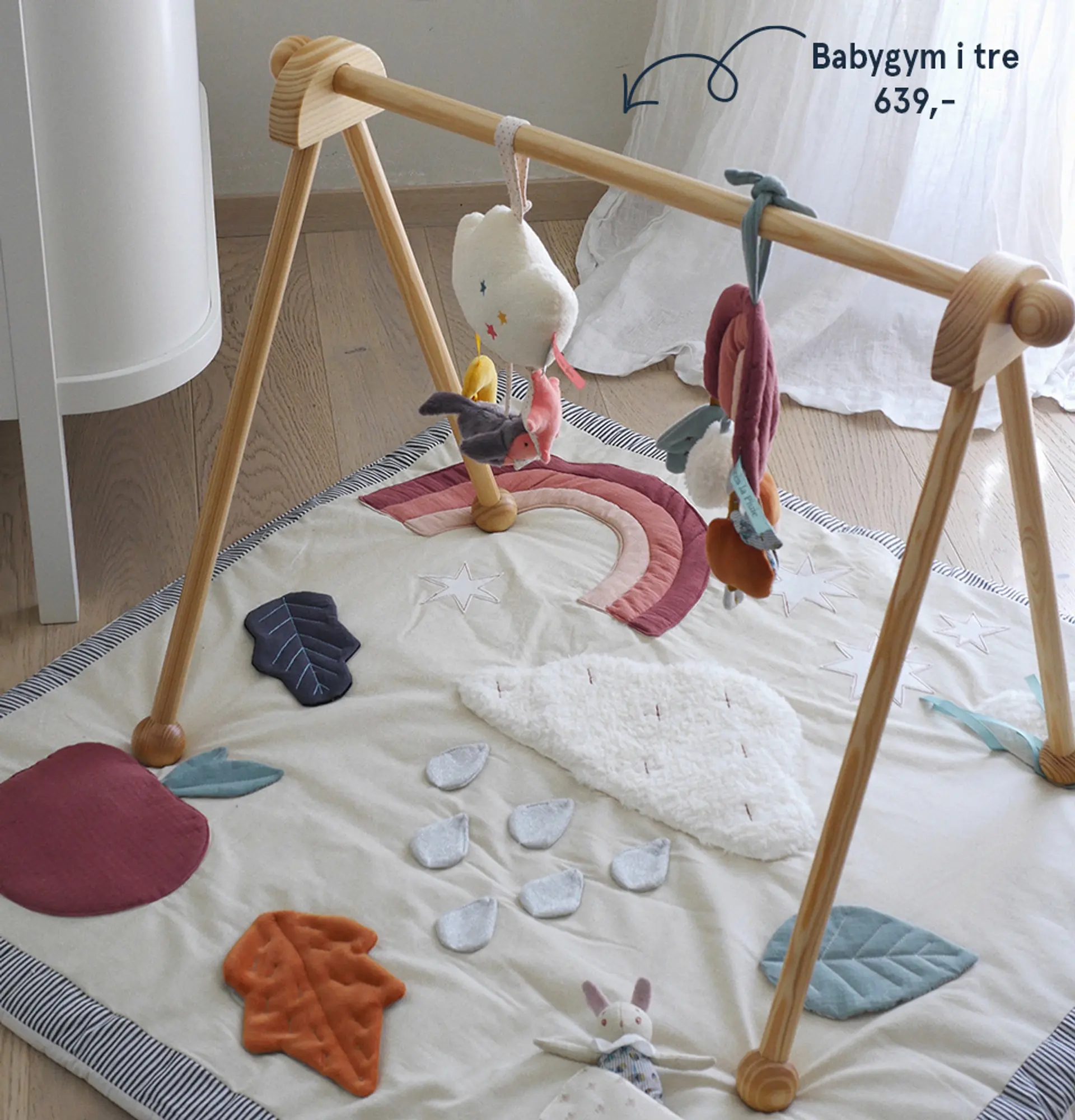 Fotografi av babygym i tre, 639 kr.