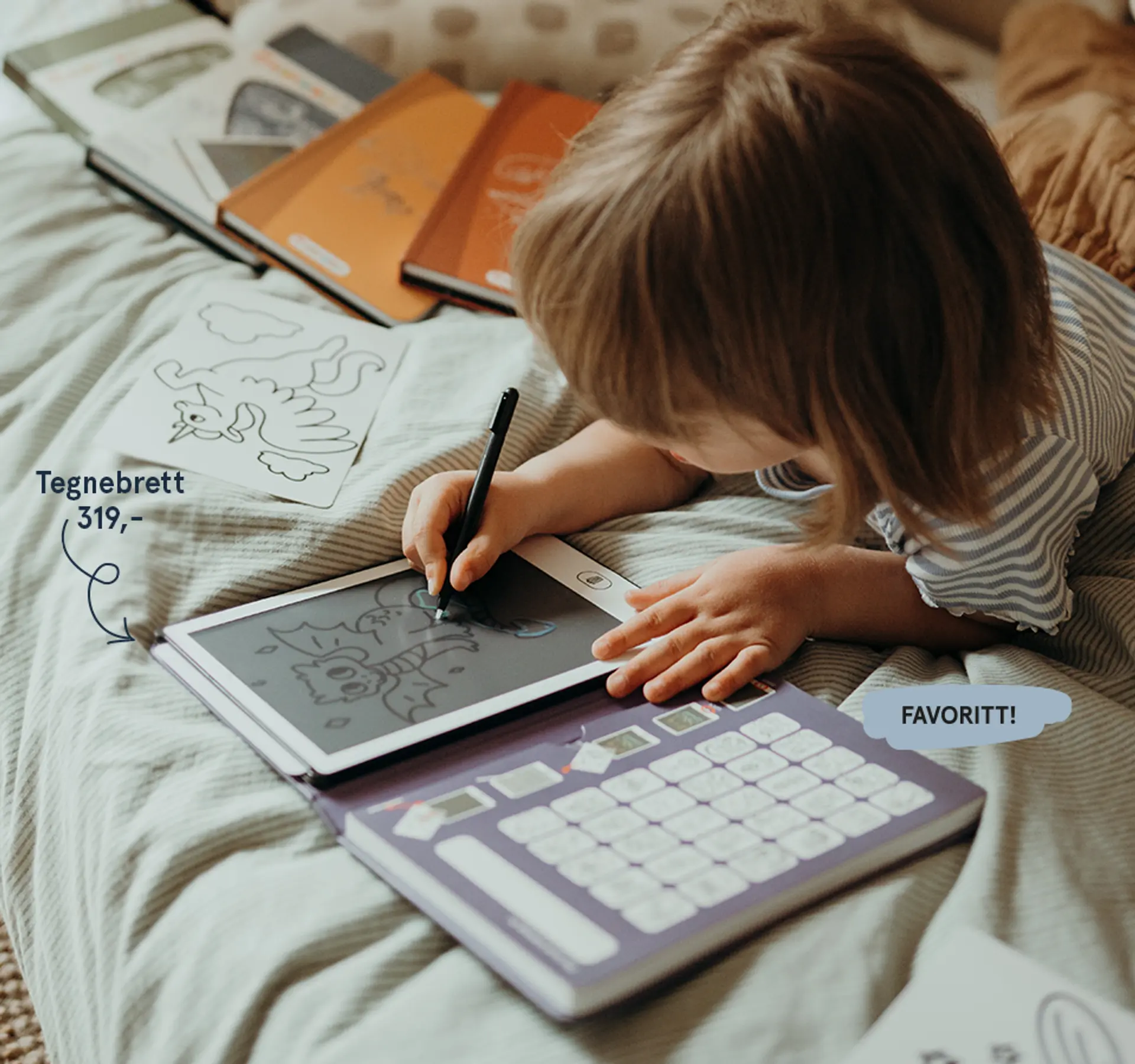 Fotografi av barn som tegner på Kidydraw mini tegnebrett - favoritt!