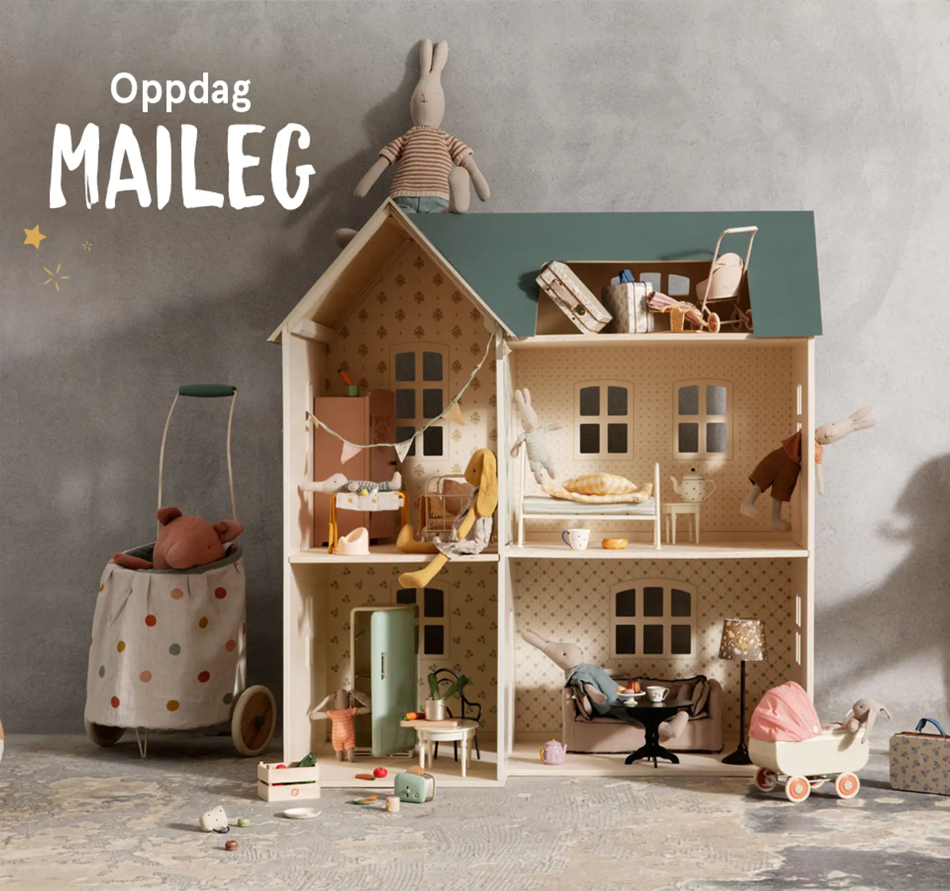 Fotografi av et barnerom med Maileg dukker.
