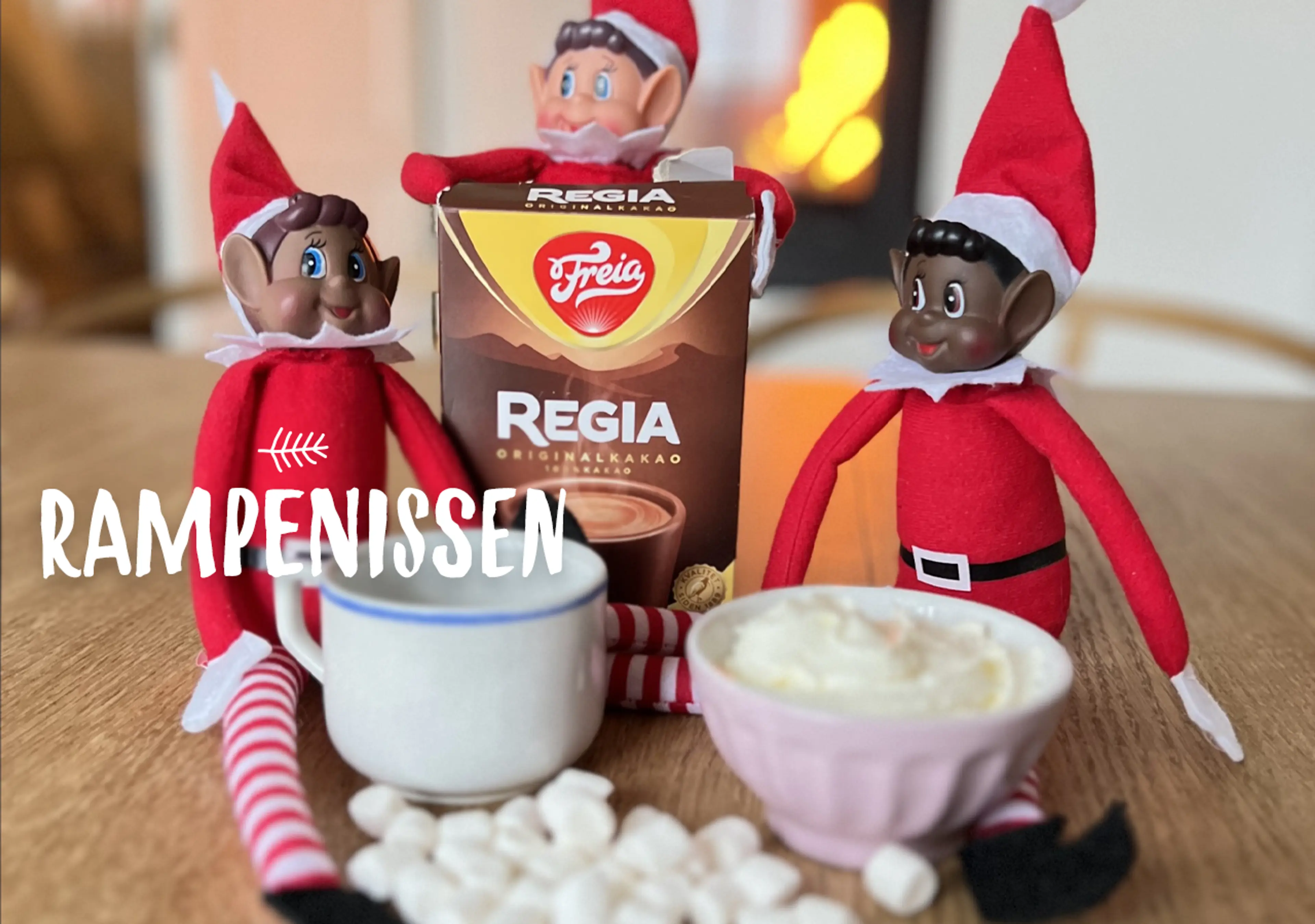 Rampenissen. Fotografi av rampenisser sittende på bordet rundt kakao.