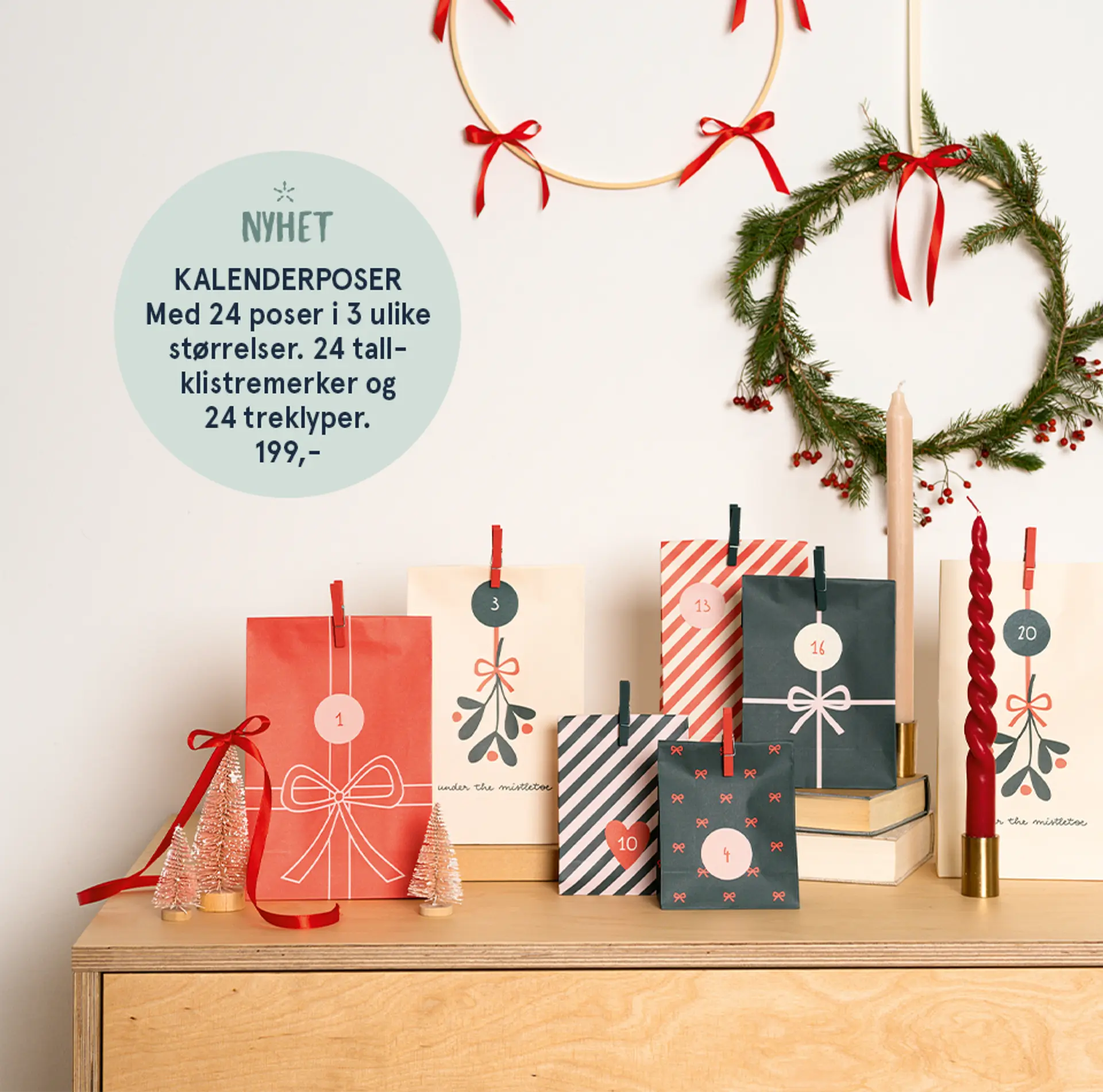Nyhet! Julekalender i tre med gående reinsdyr. Fotografi av kalenderen.