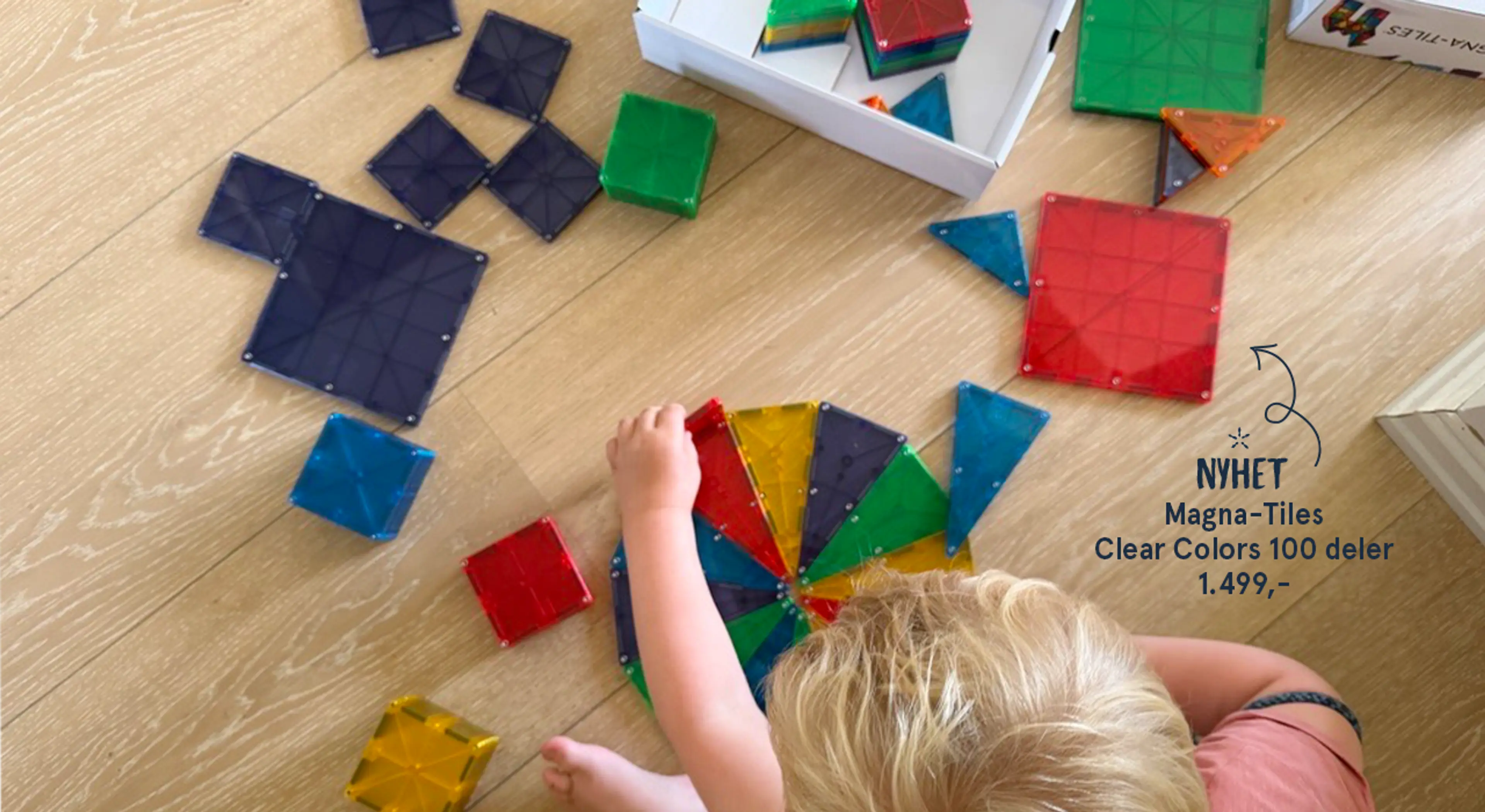 Fotografi av barn som leker med Magna-Tiles mikro magnetfliser, 26 deler - favoritt!