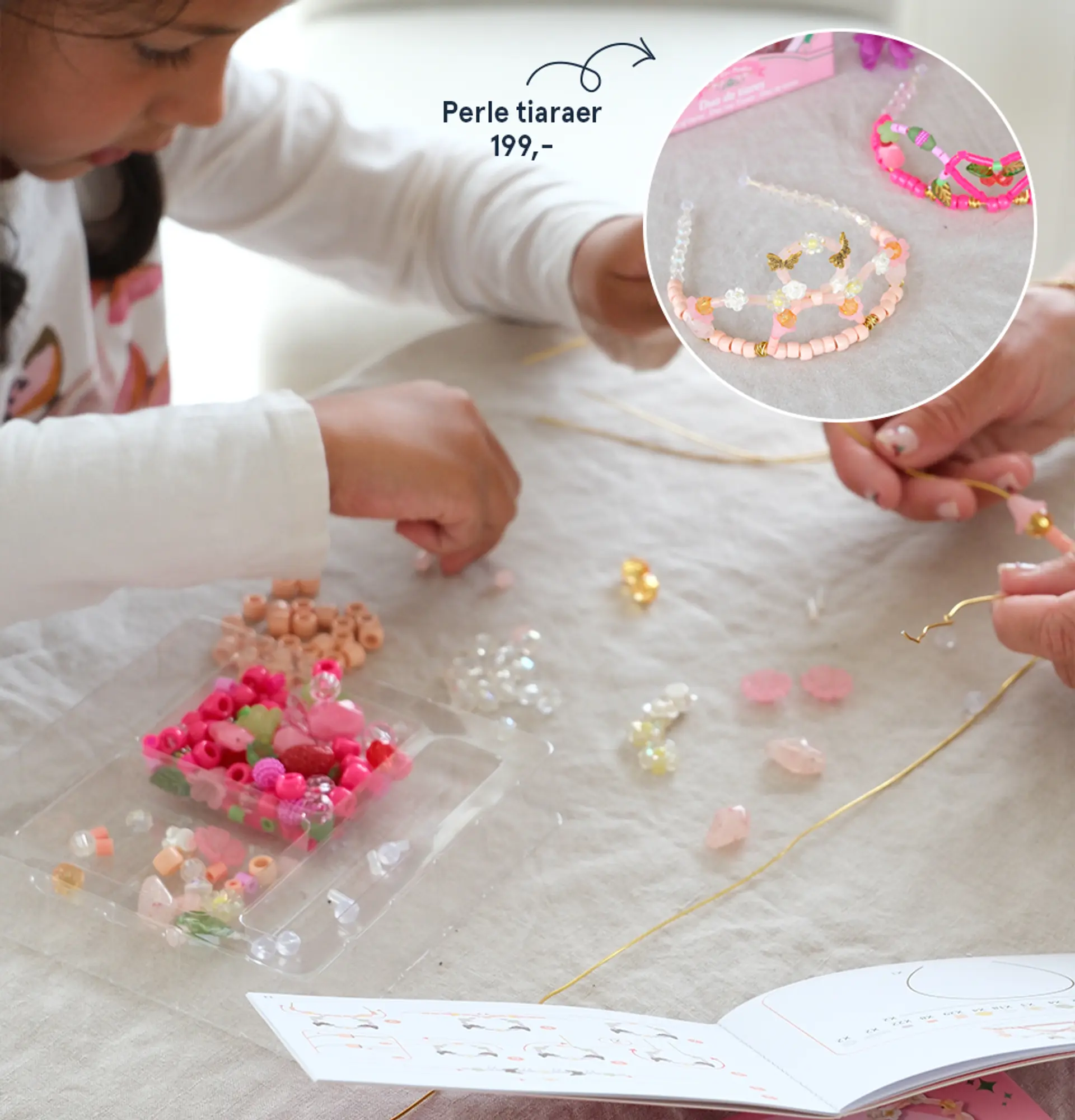 Fotografi av barn som perler tiara.