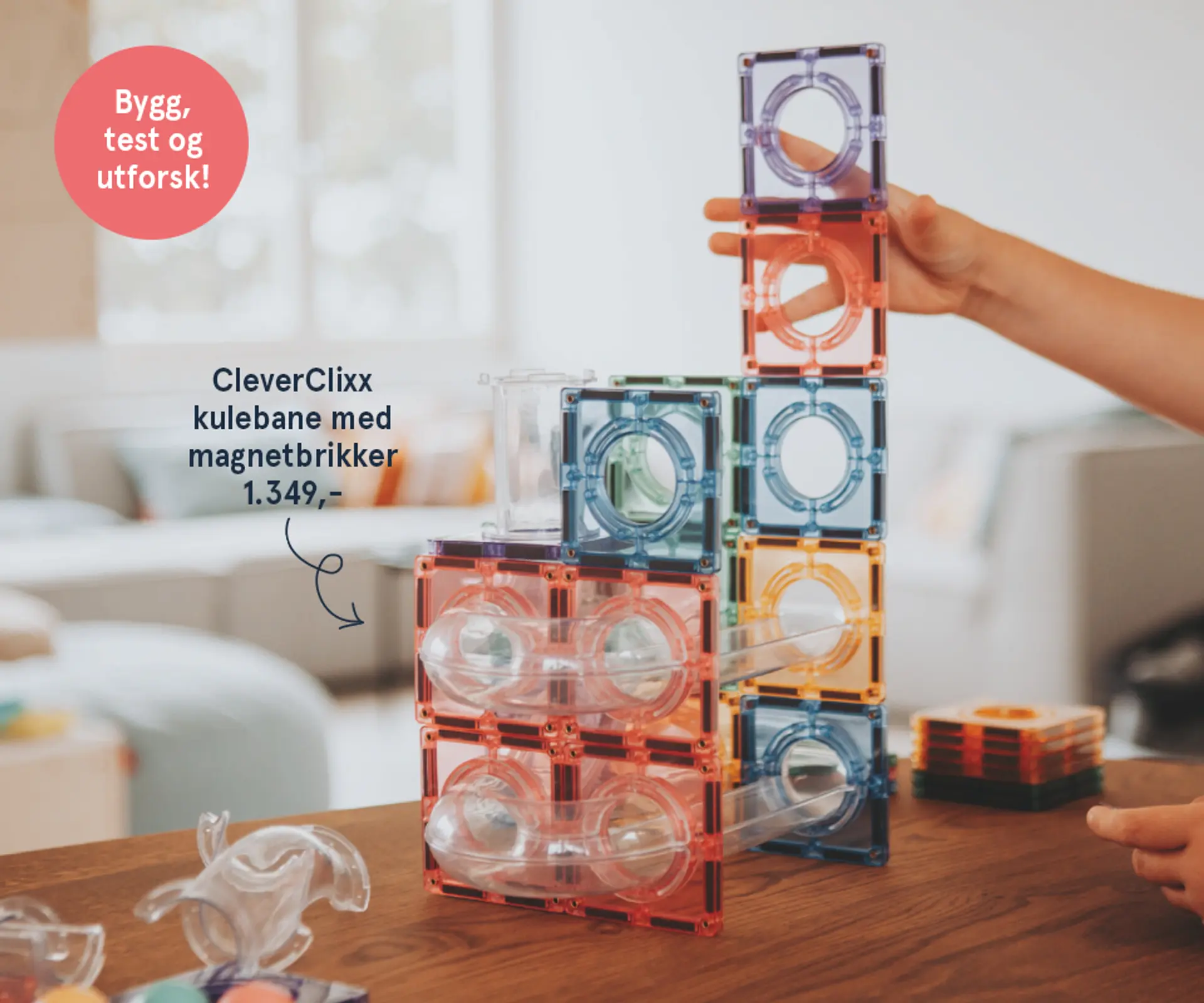 Fotografi av CleverClixx bilbane med magnetfliser - favoritt!
