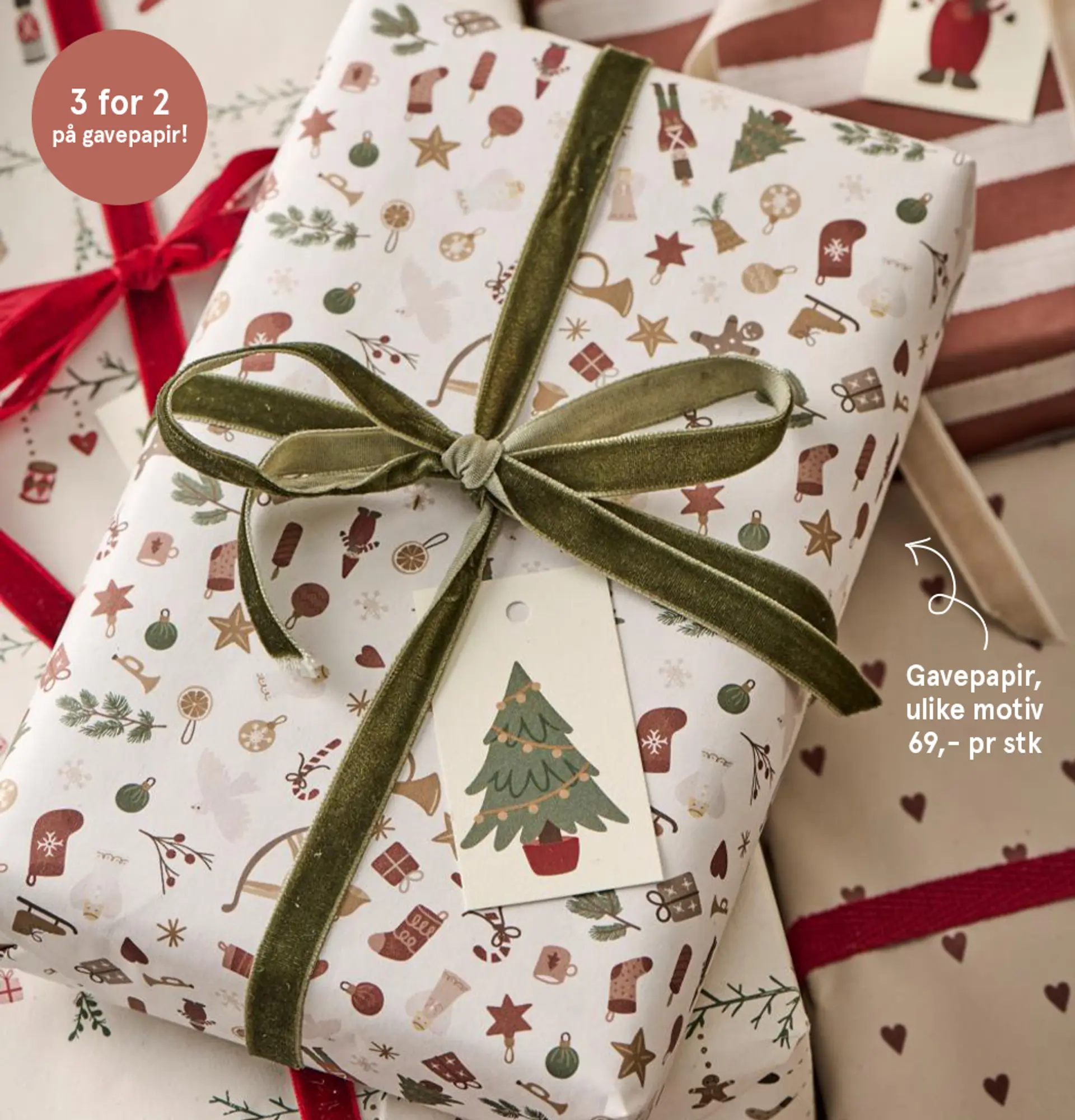 Nærbilde av Julekula fra Snøfall som lyser opp når man blåser på den, 359,- med teksten "Adventskos - dette gir den deilige julestemningen"