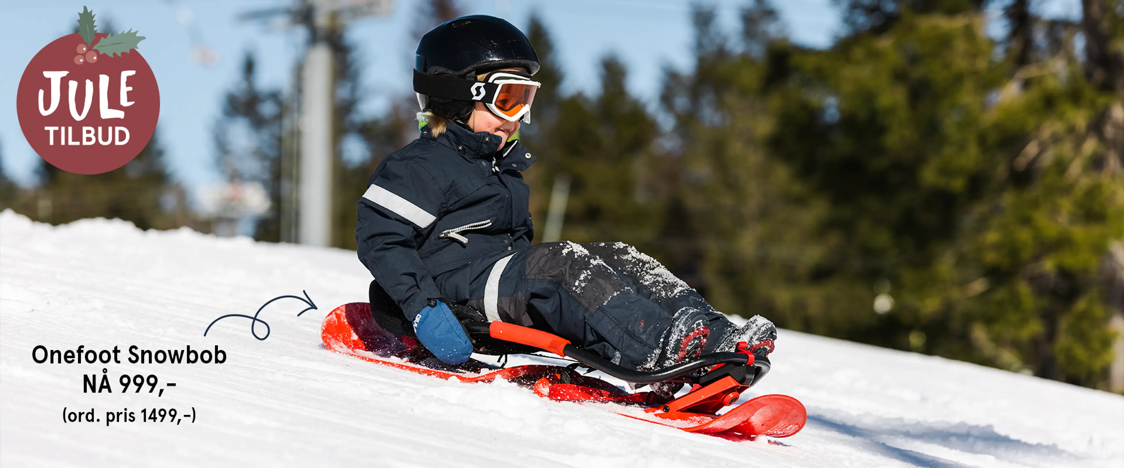 Juletilbud på Onefoot Snowbob, NÅ 999,- (ord. pris 1499,-). Gjelder til 24. desember 2024. Fotografi av akende gutt med illustrasjoner.