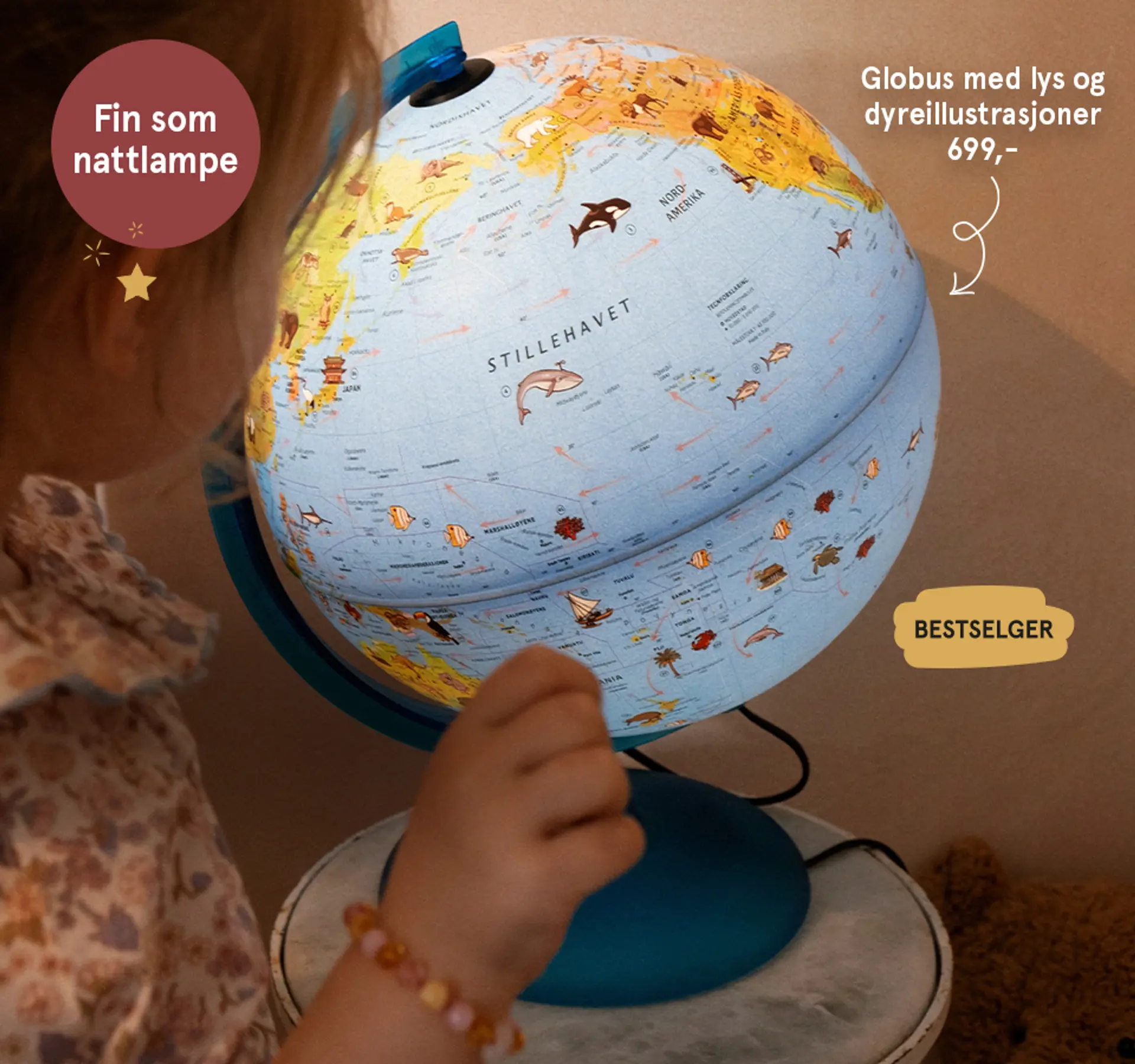 Gavetips fra 4 år: Globus - bestselger! Fotografi av barn som leker med globusen.