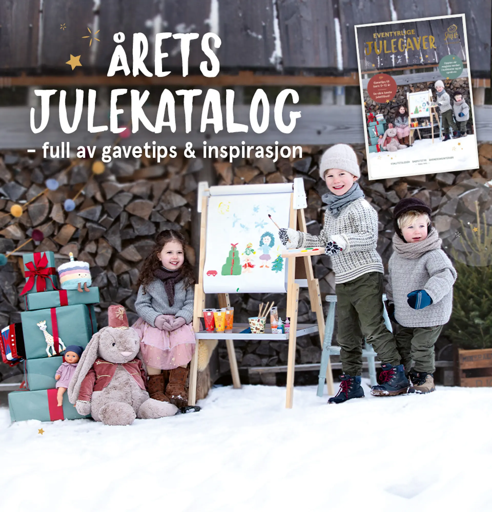 Årets julekatalog - full av gavetips og inspirasjon. Fotografi av barn som leker ute i snøen med en illustrert julekatalog.