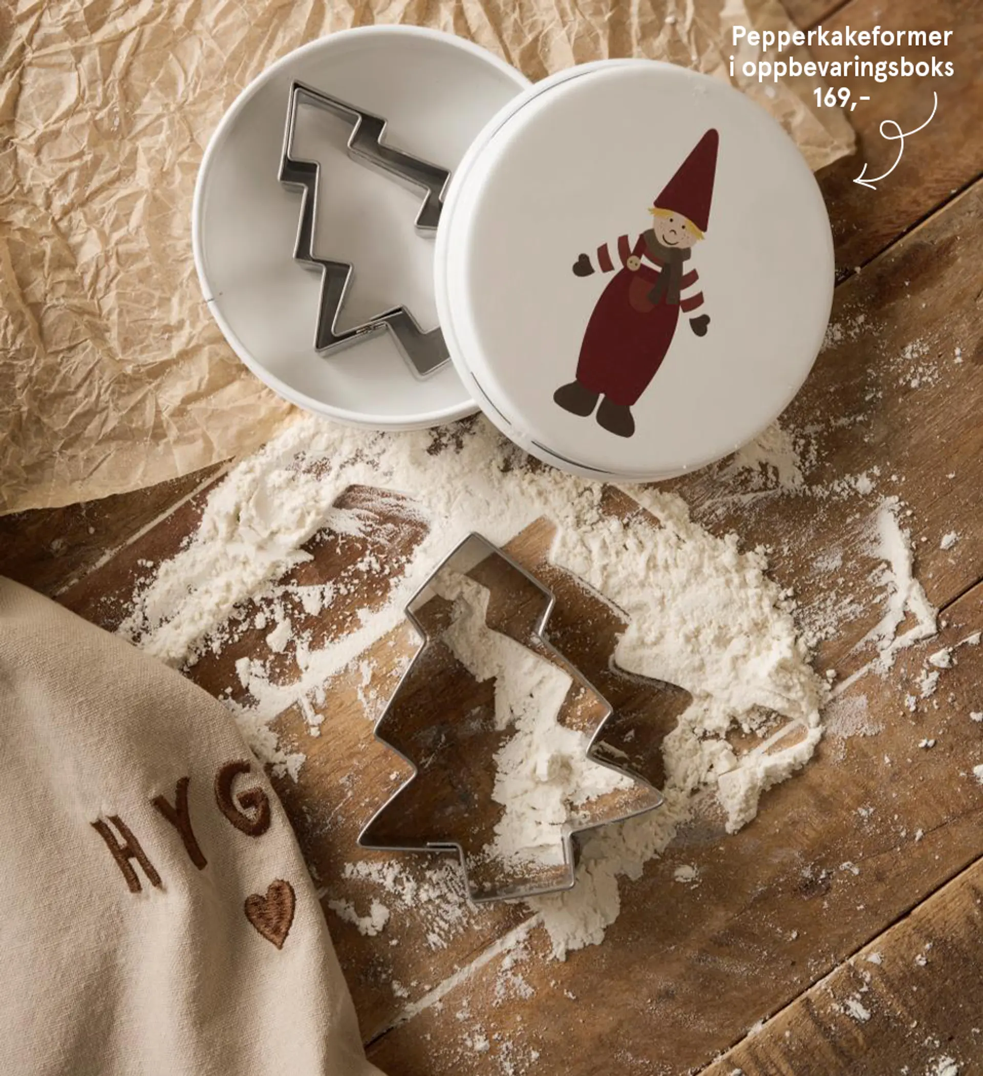 Fotografi av pepperkakeformer i oppbevaringsboks.