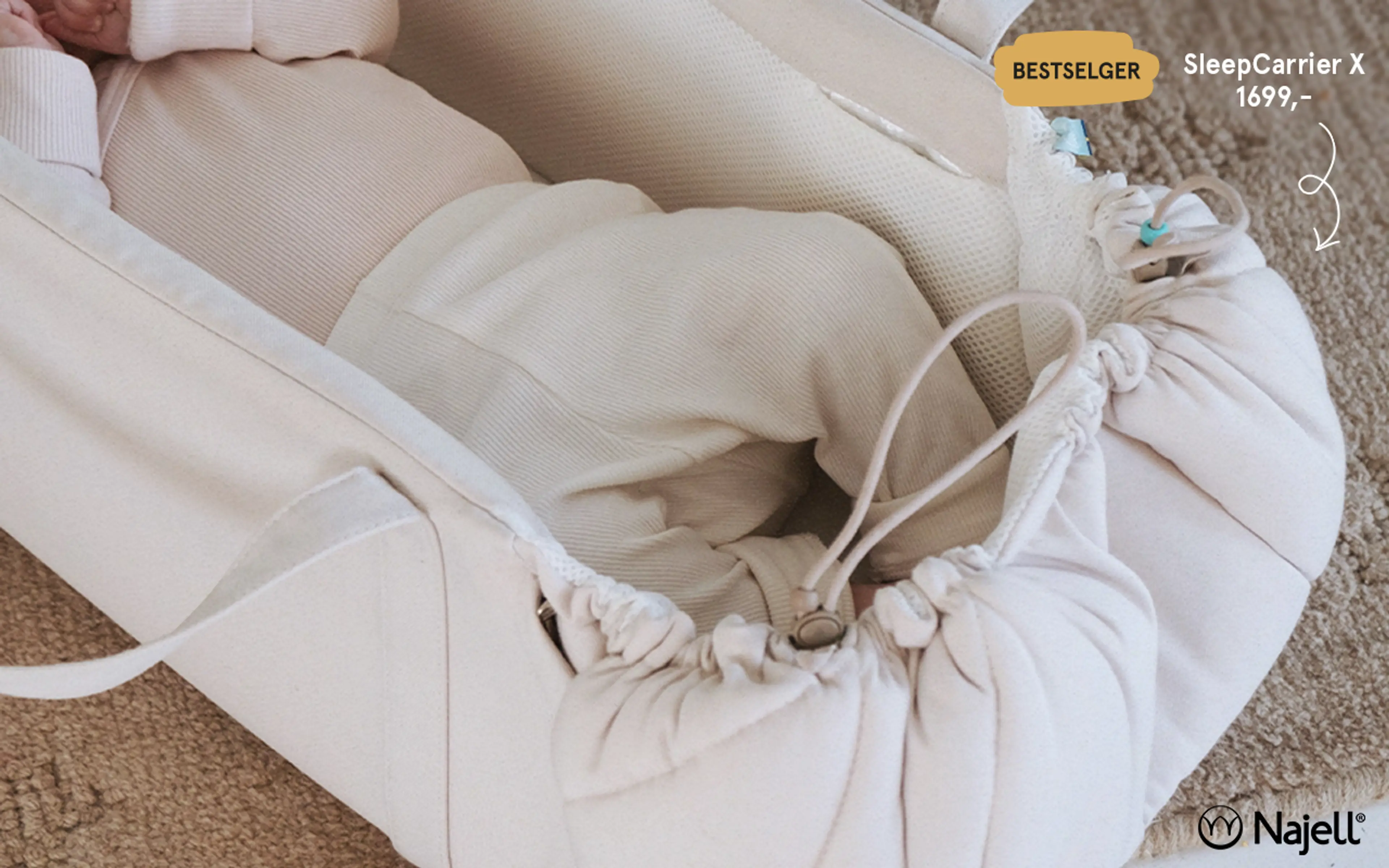 Fotografi av baby liggende i Najell SleepCarrier X - bestselger!